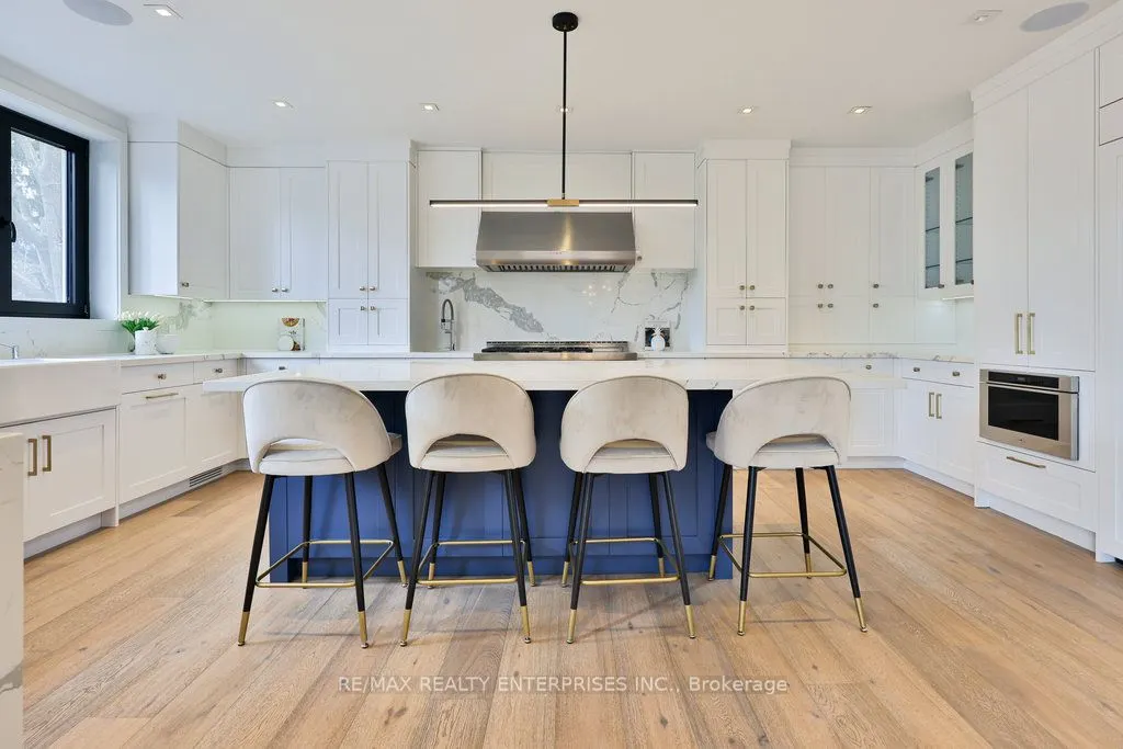 1266 Minaki Road