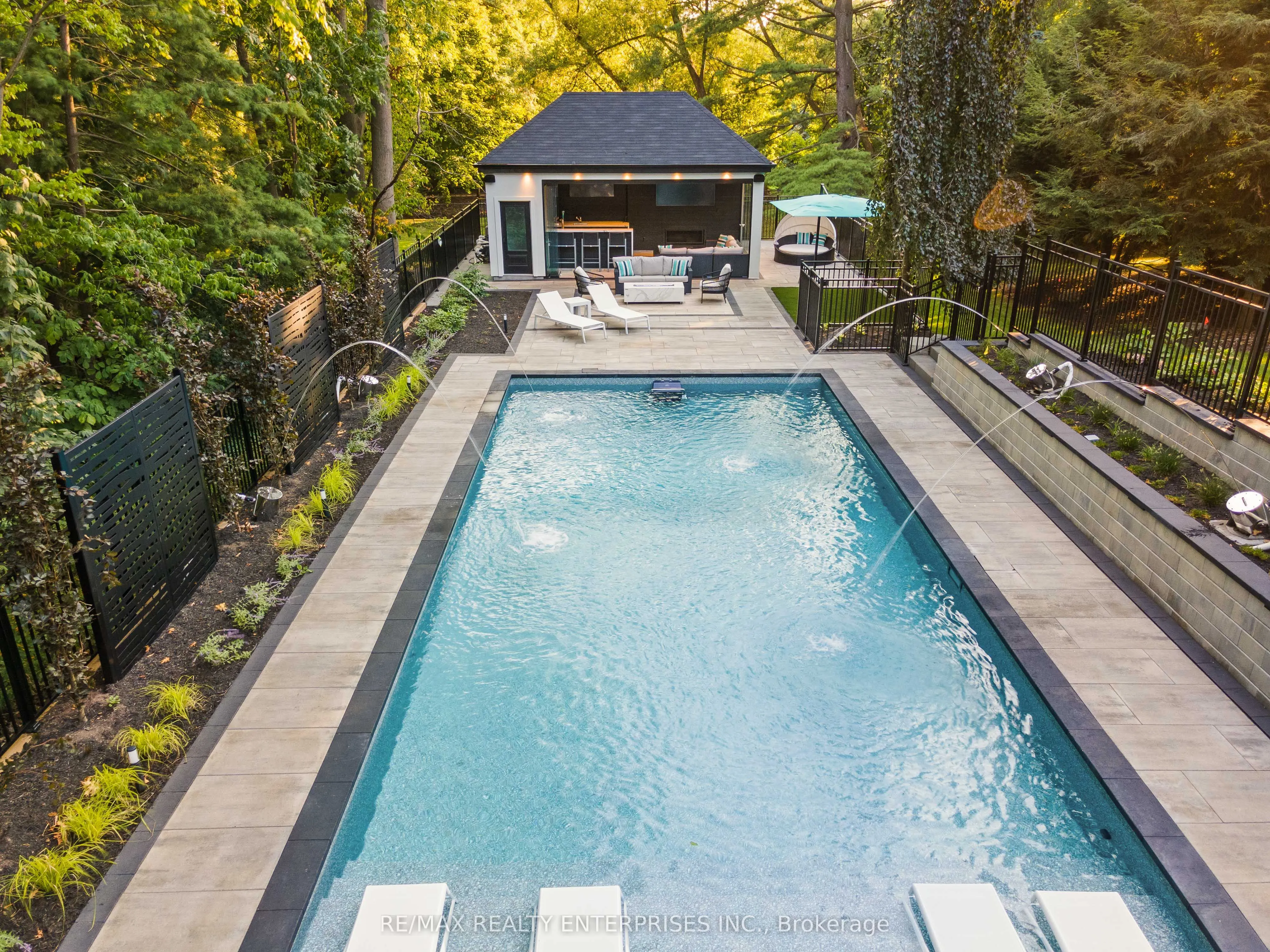 1266 Minaki Road