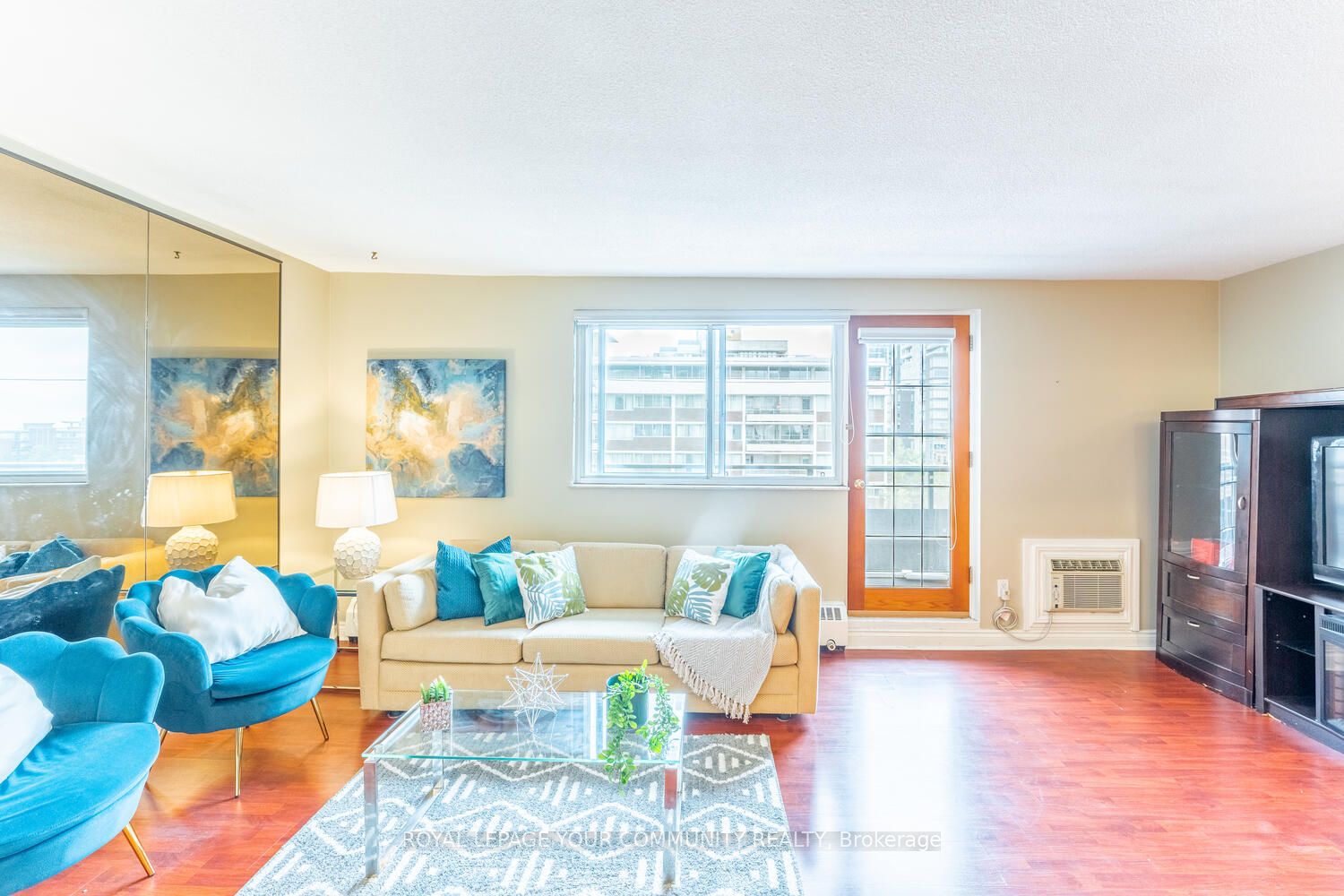 15 Elizabeth Street N #704