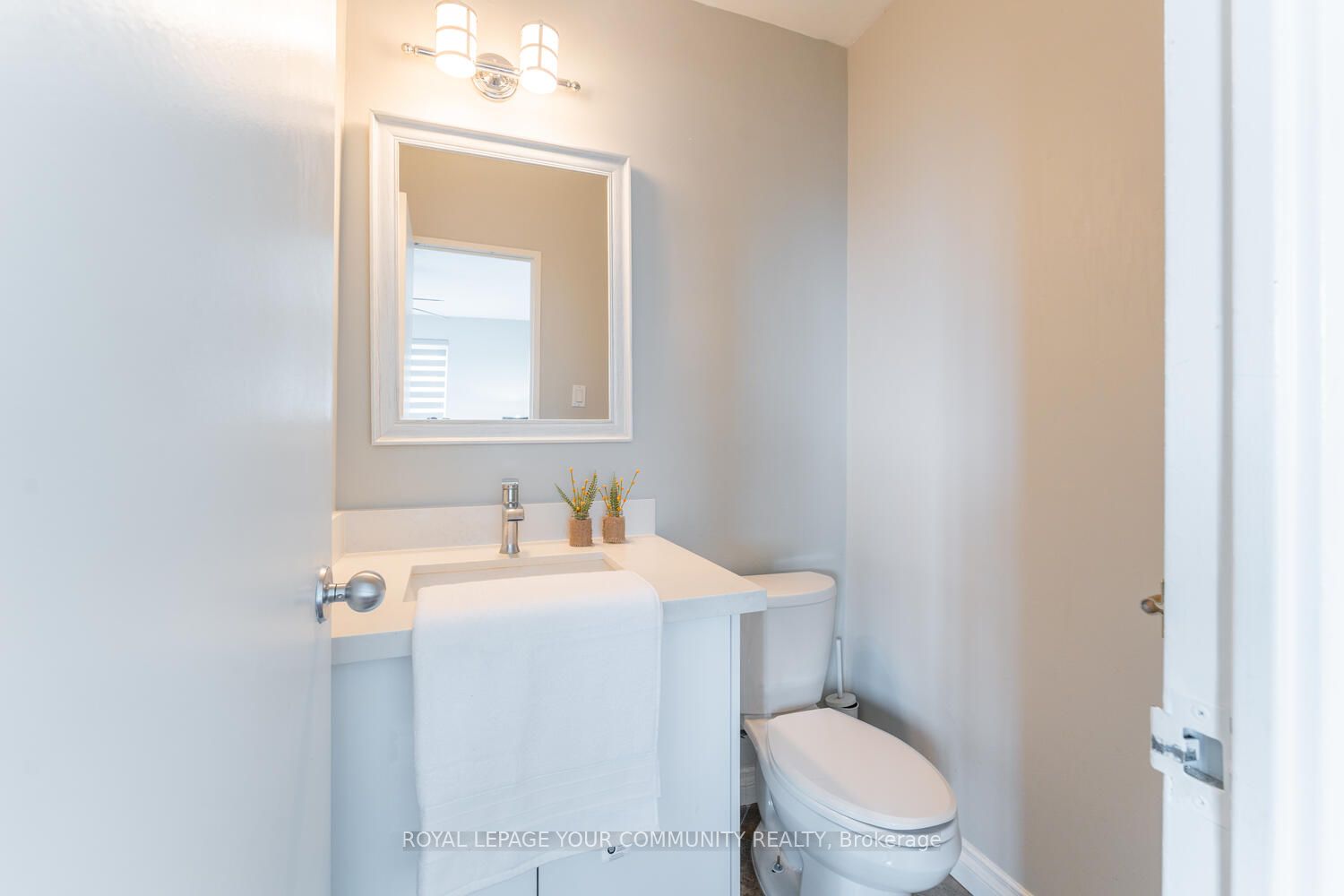 15 Elizabeth Street N #704