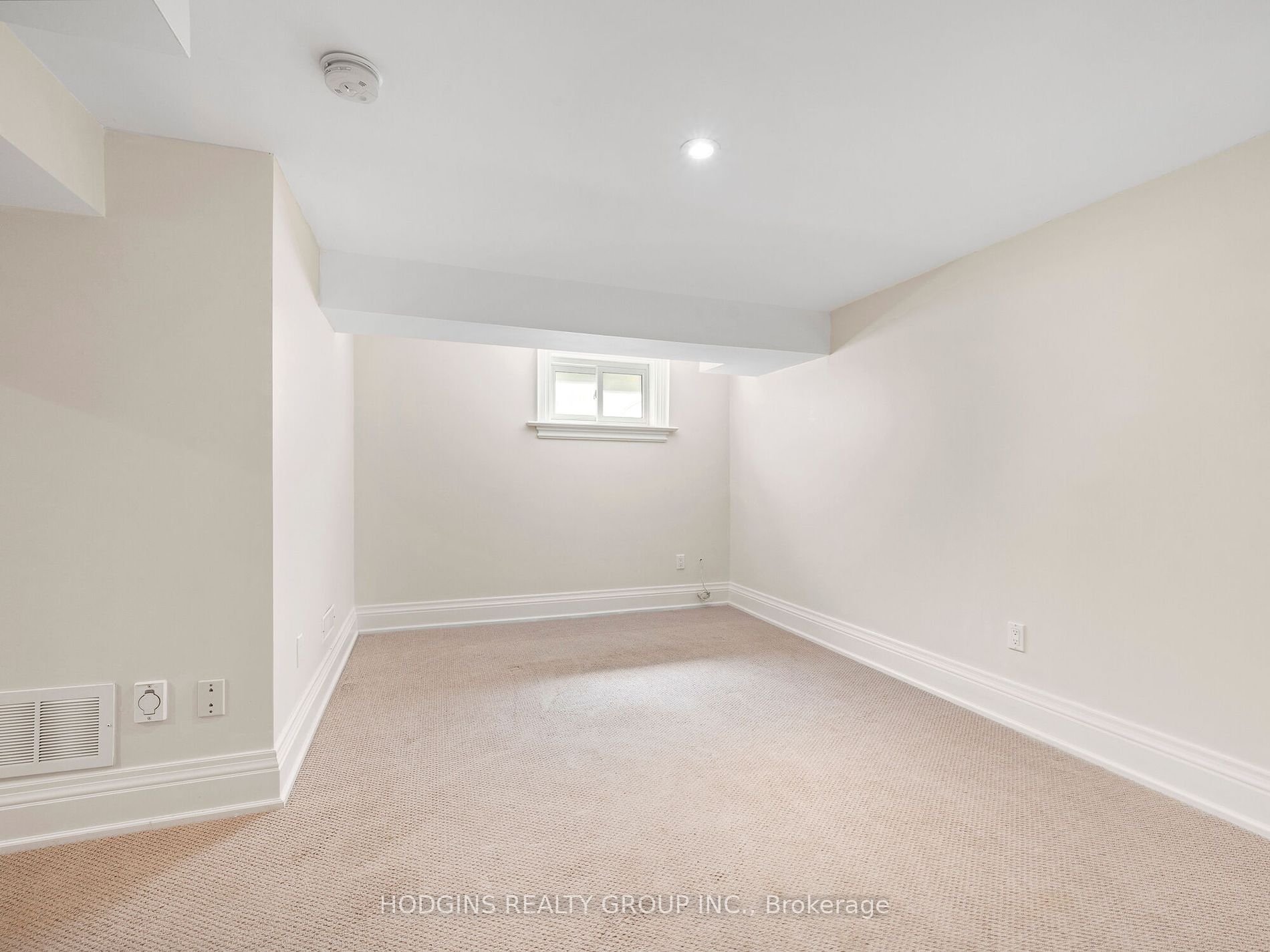 353 Queen Street S
