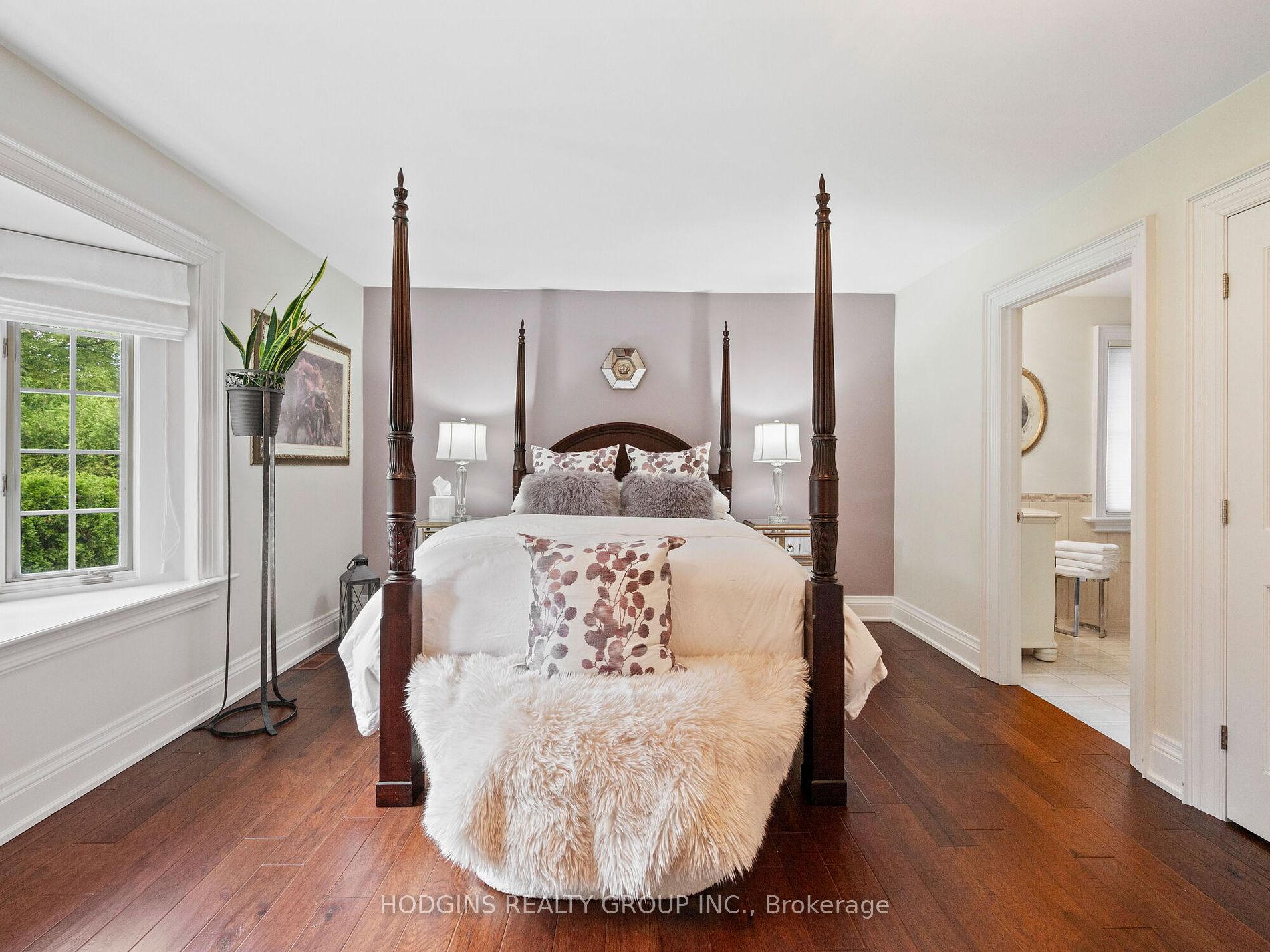 353 Queen Street S