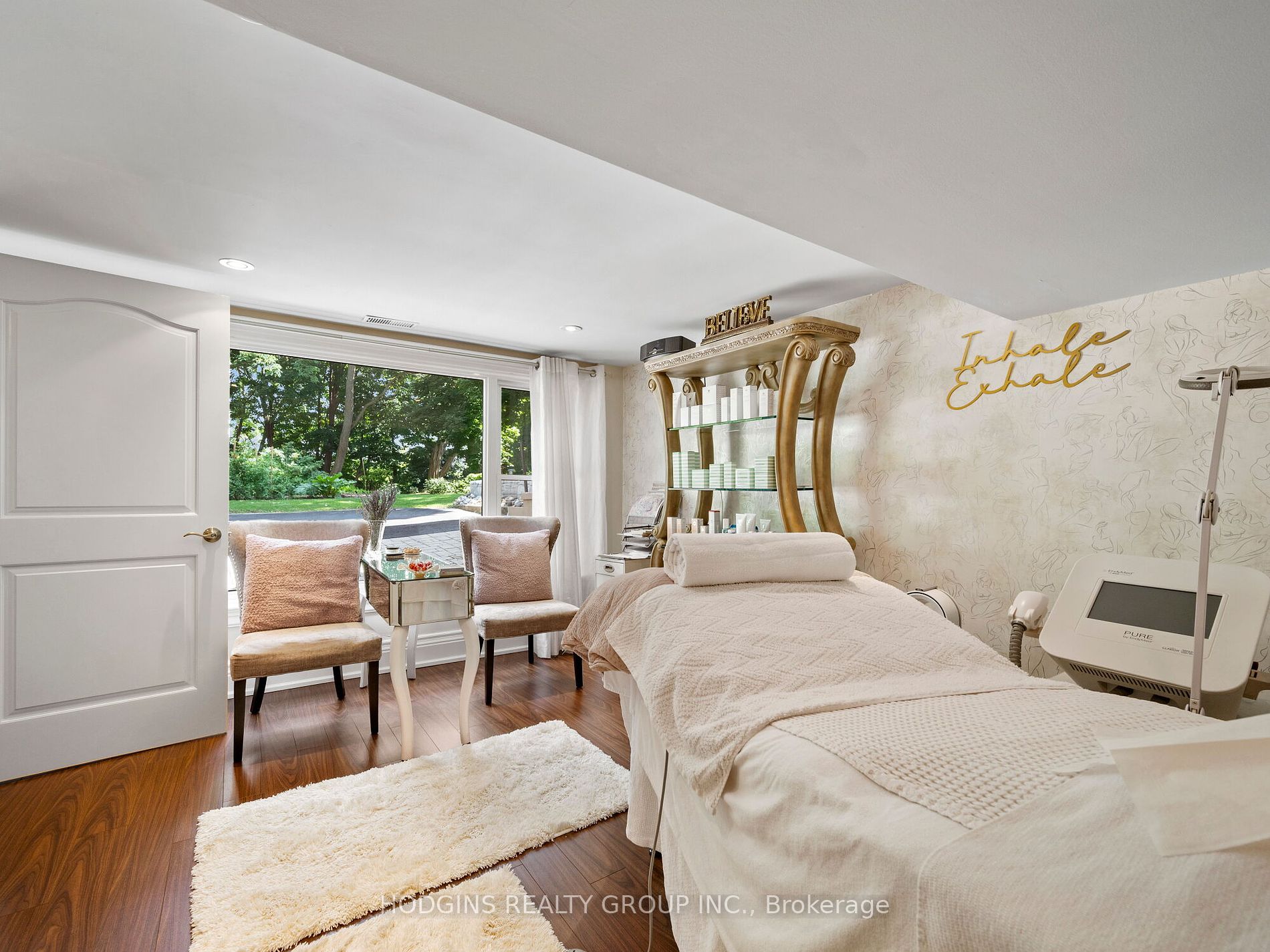 353 Queen Street S