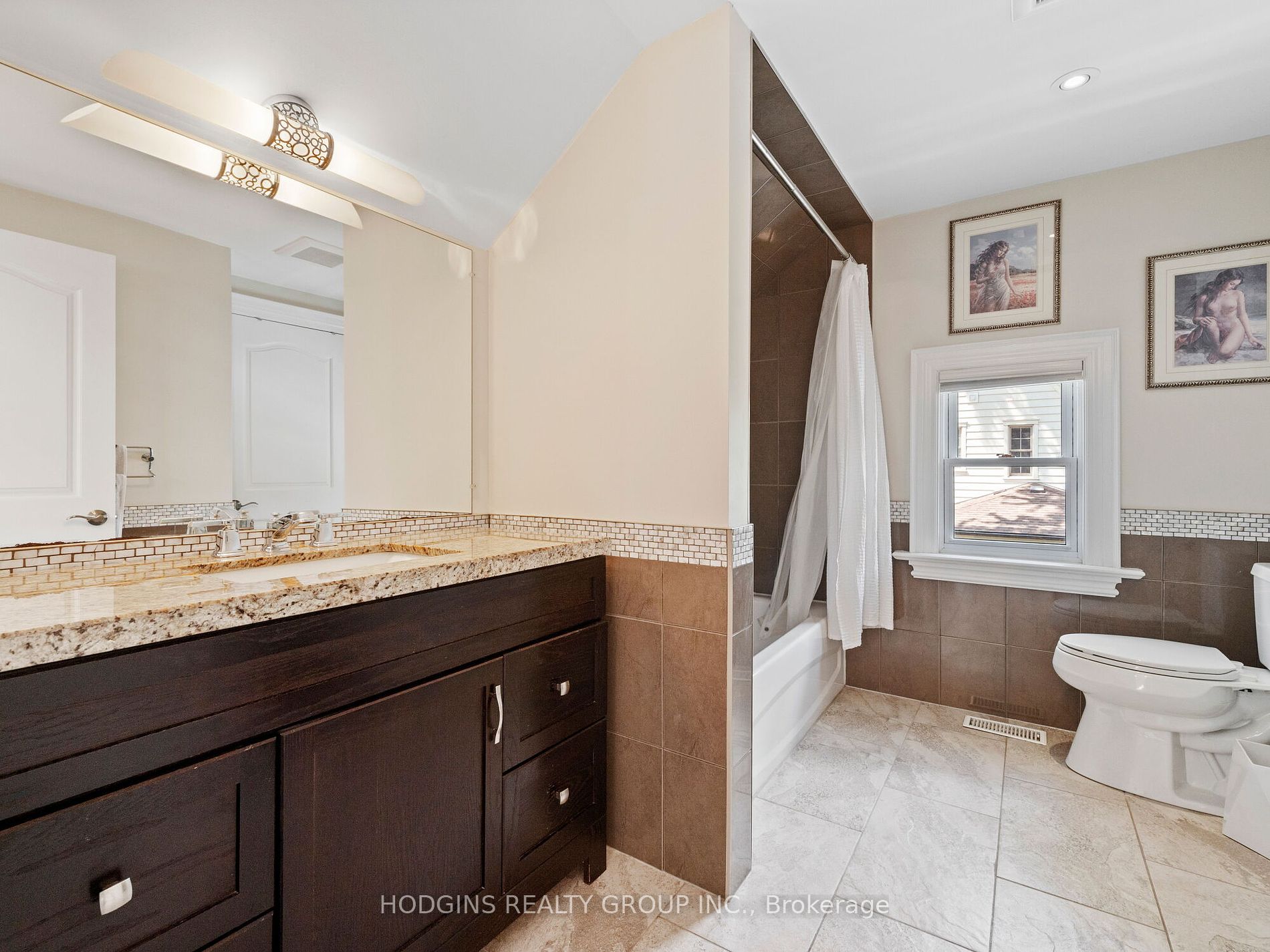 353 Queen Street S