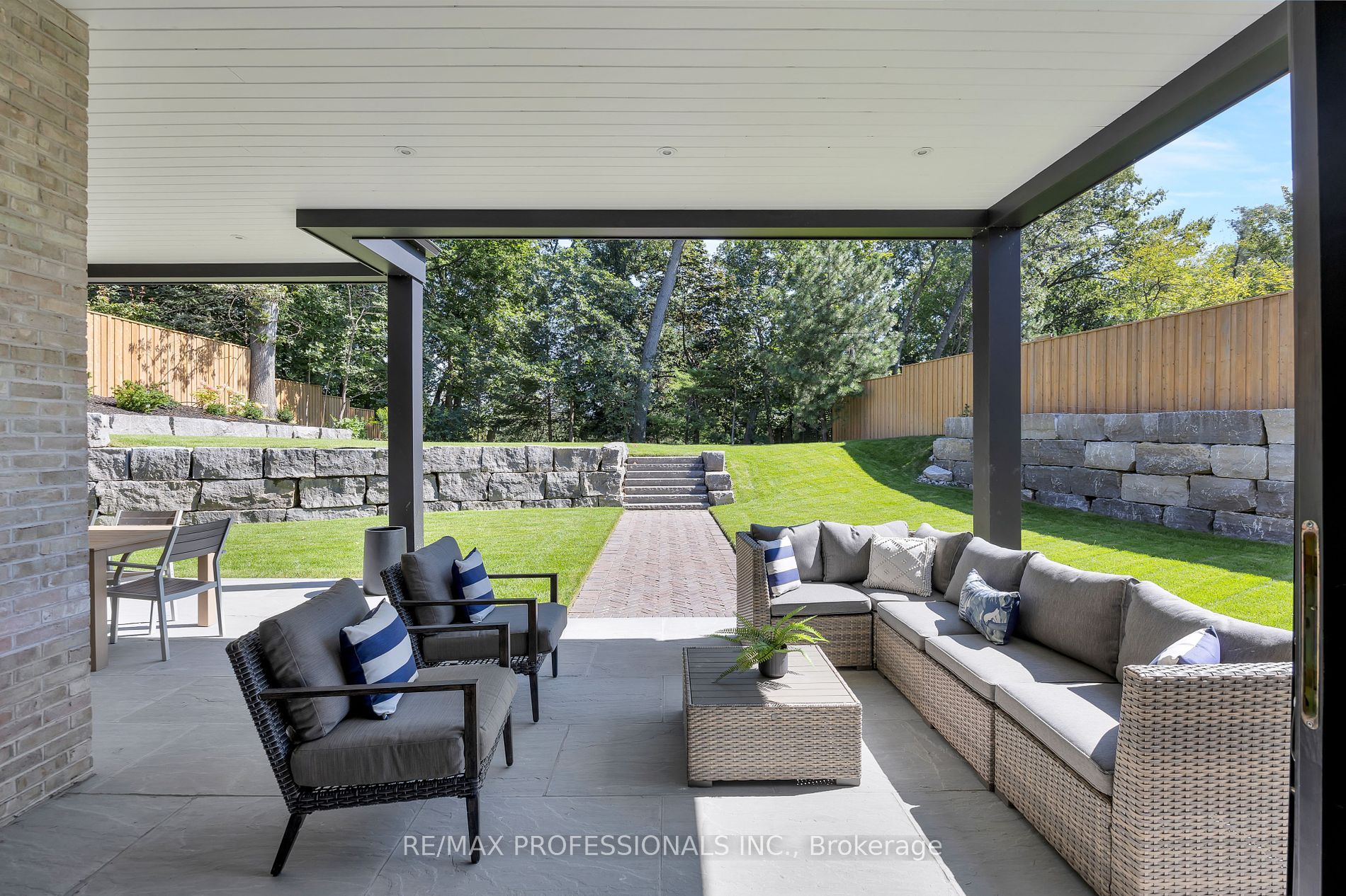 15 Edenbrook Hill