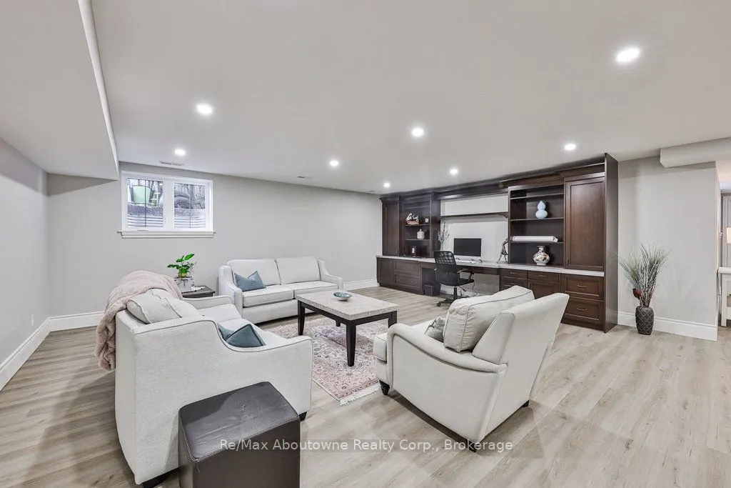 2409 Lakeshore Road
