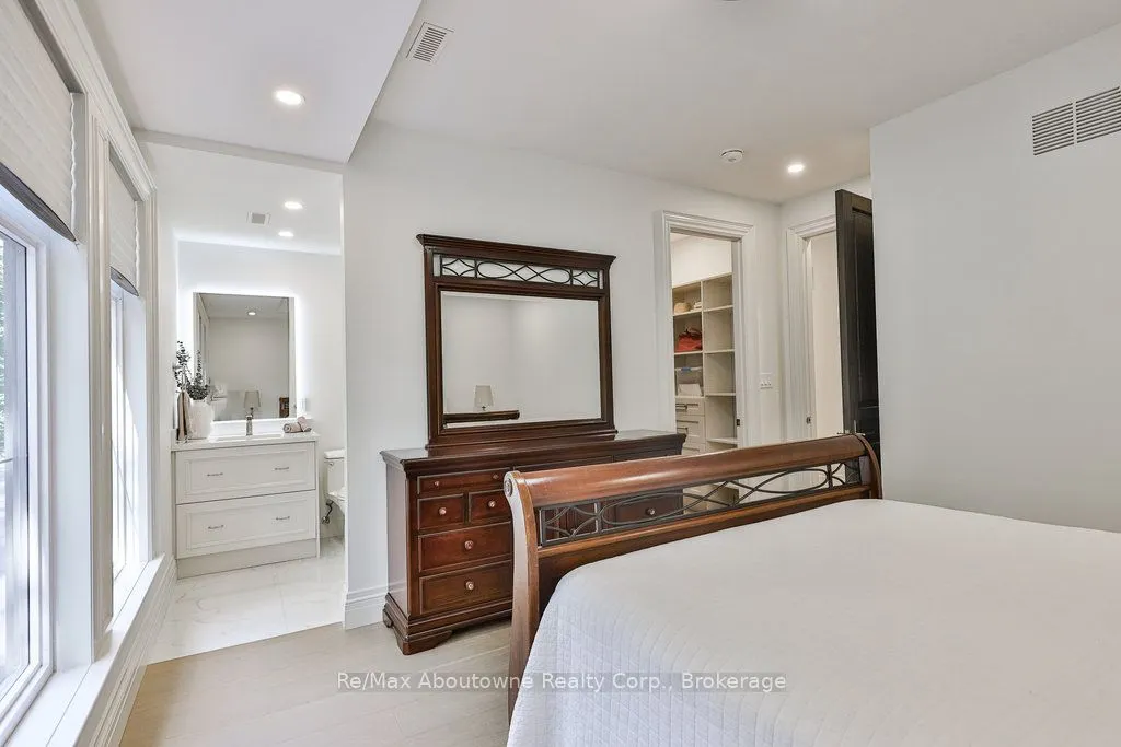 2409 Lakeshore Road