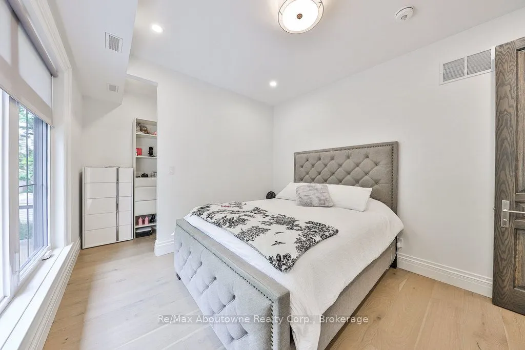 2409 Lakeshore Road
