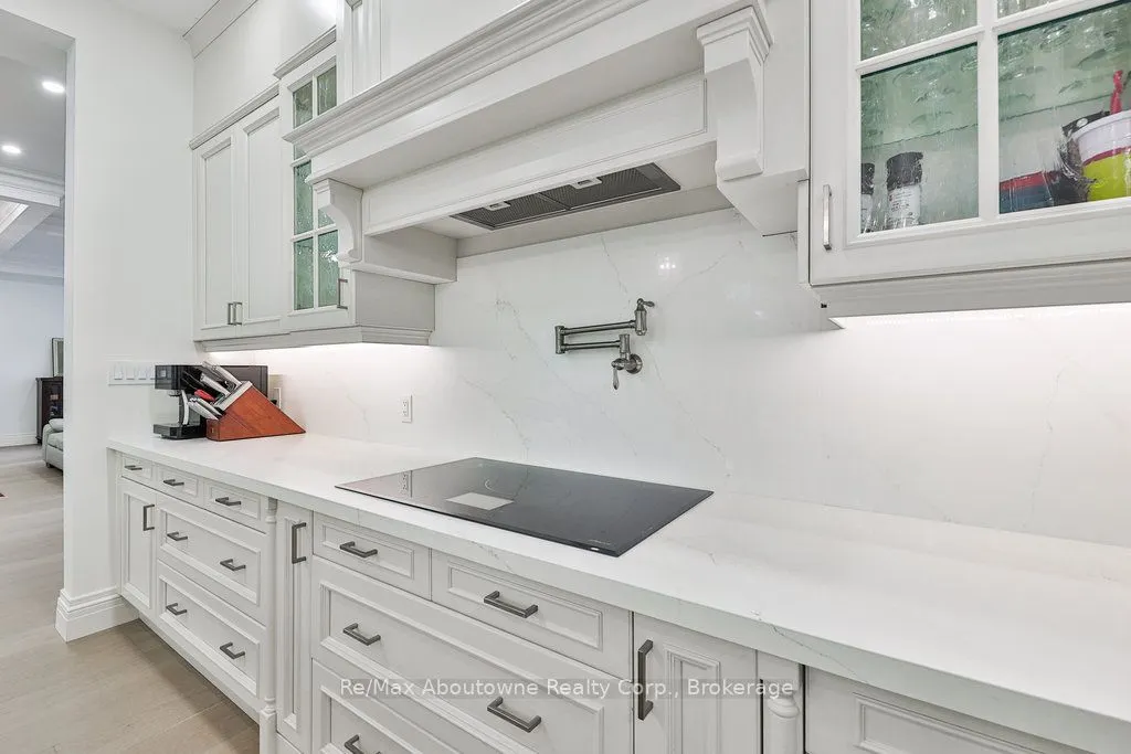 2409 Lakeshore Road