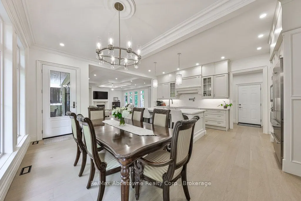 2409 Lakeshore Road