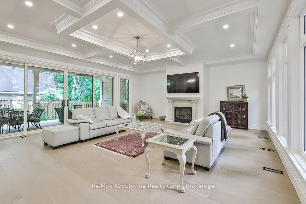 2409 Lakeshore Road