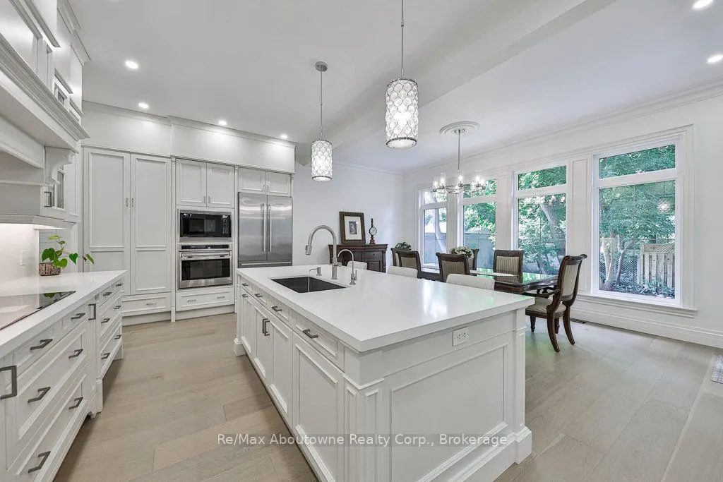 2409 Lakeshore Road