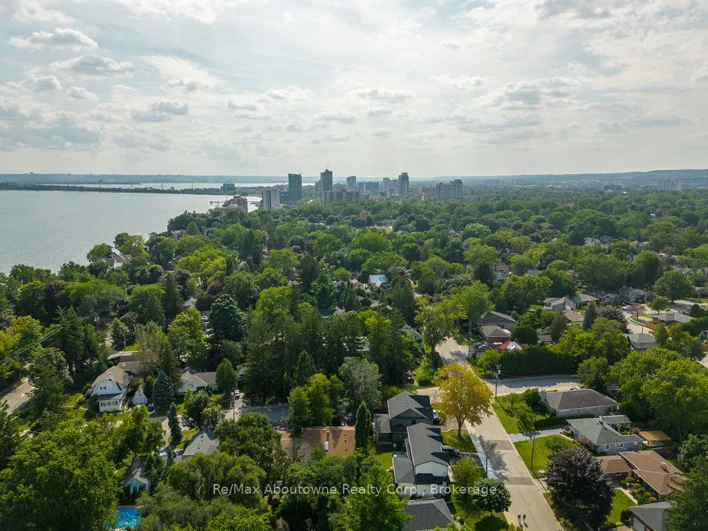 2409 Lakeshore Road