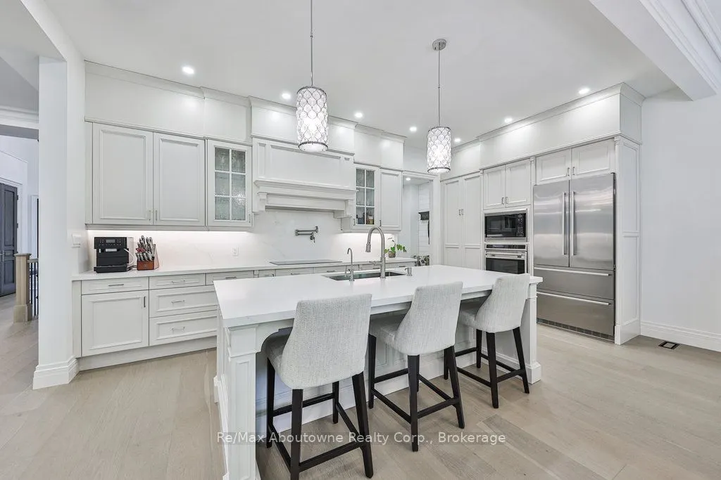 2409 Lakeshore Road