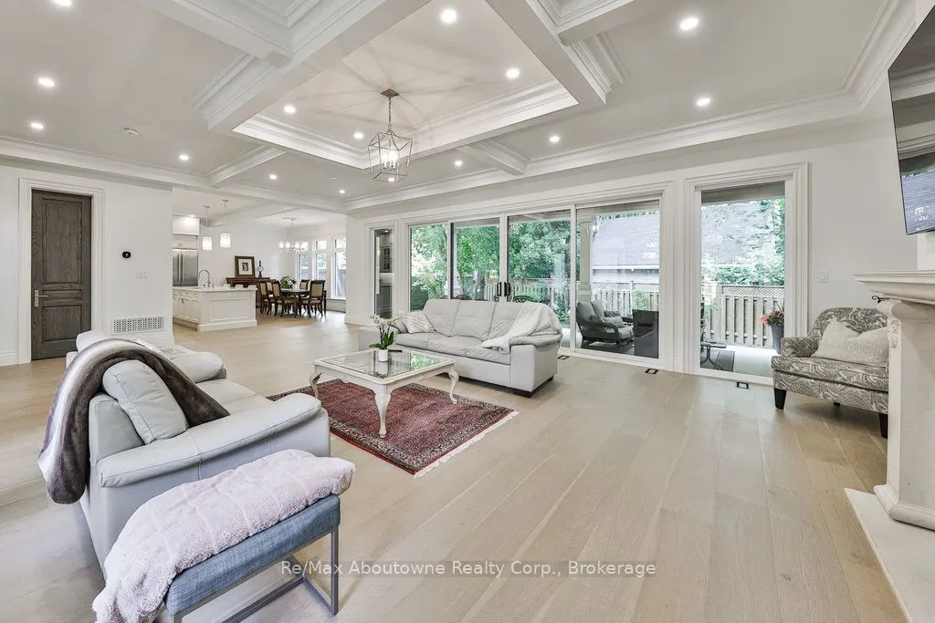 2409 Lakeshore Road