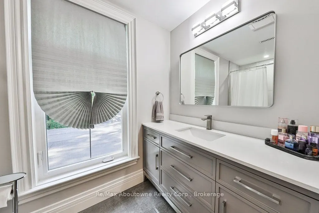 2409 Lakeshore Road