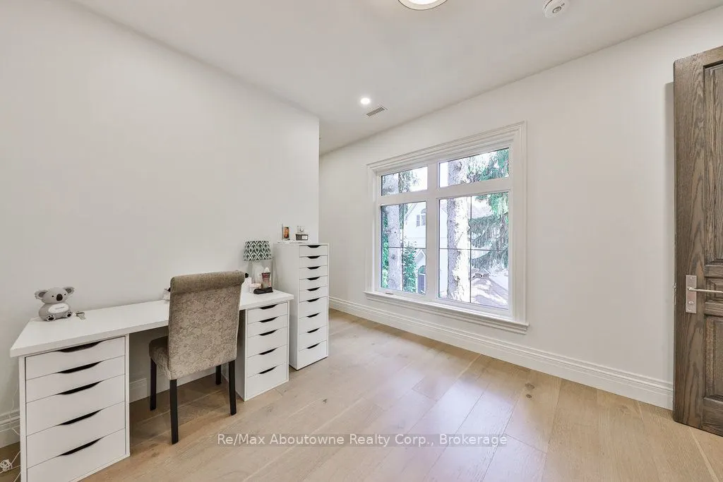 2409 Lakeshore Road