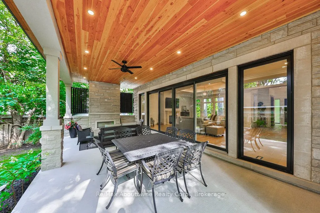 2409 Lakeshore Road