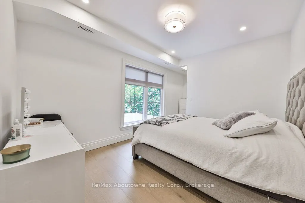 2409 Lakeshore Road