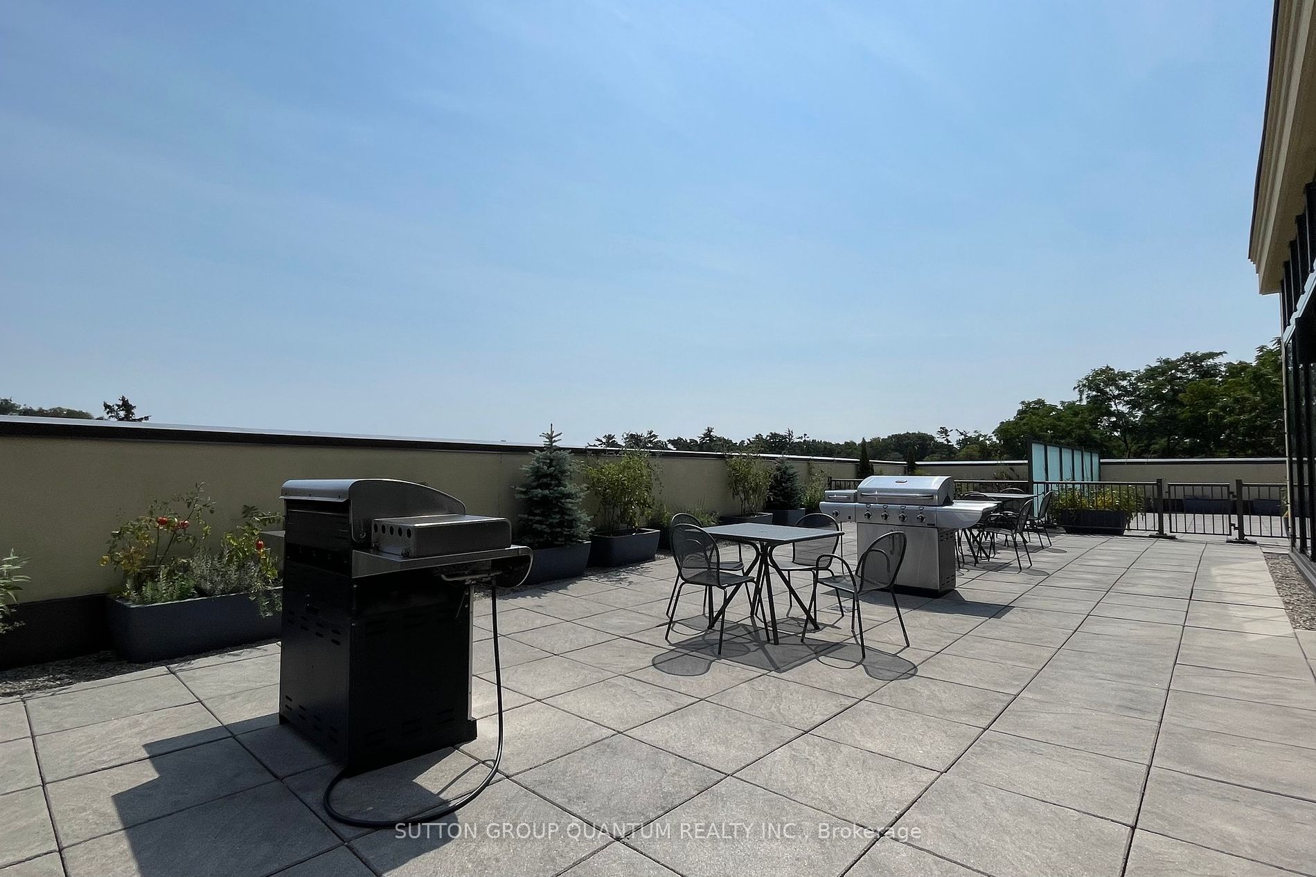 205 Lakeshore Road W, #304