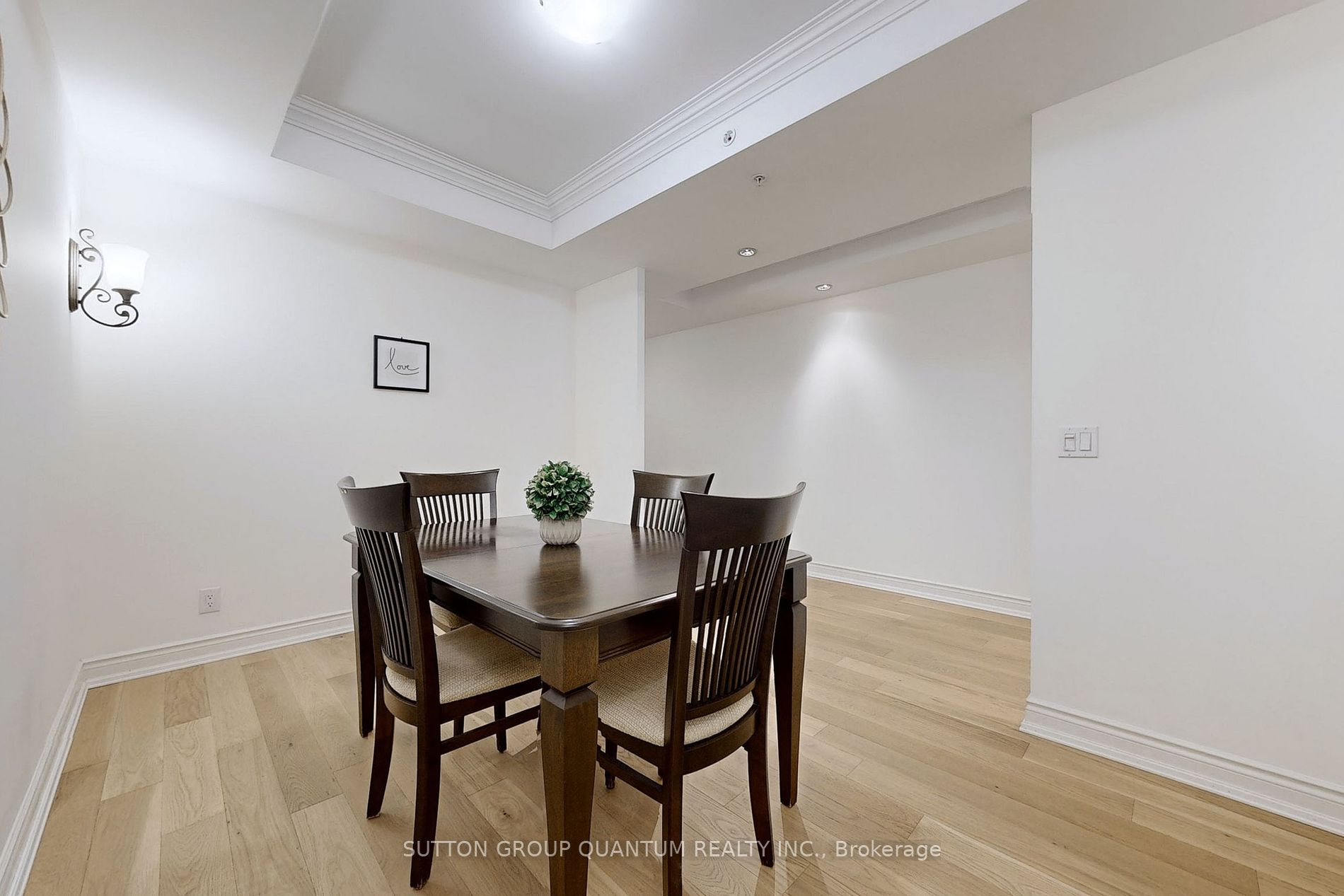 205 Lakeshore Road W, #304