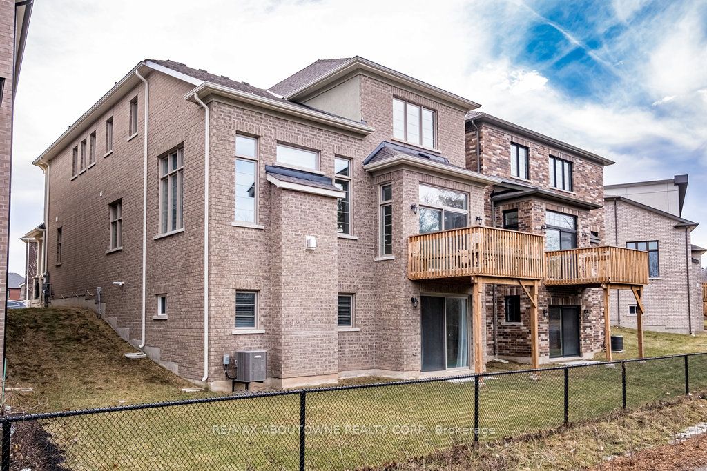 1456 Ford Strathy Crescent
