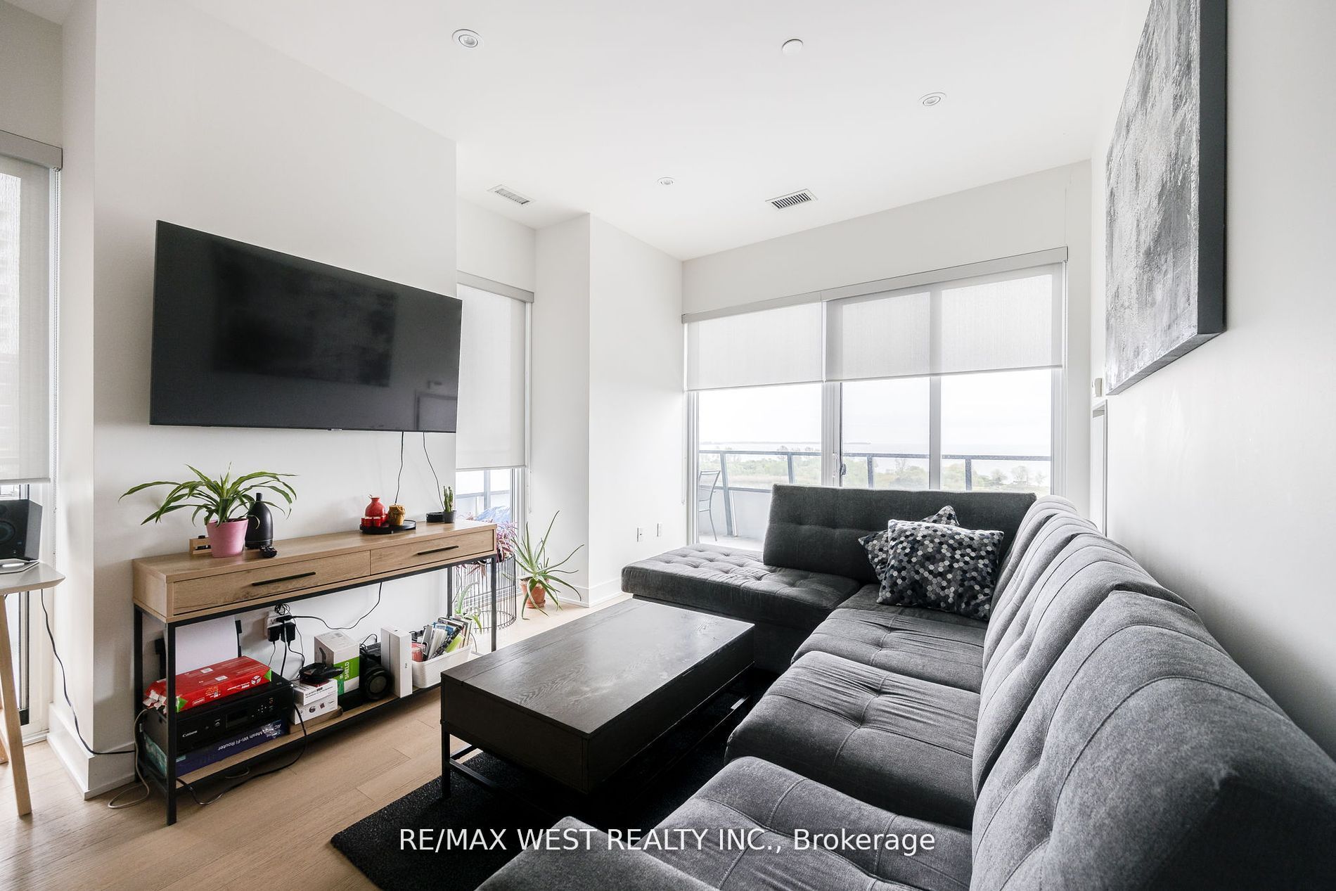 20 Shore Breeze Drive, #702