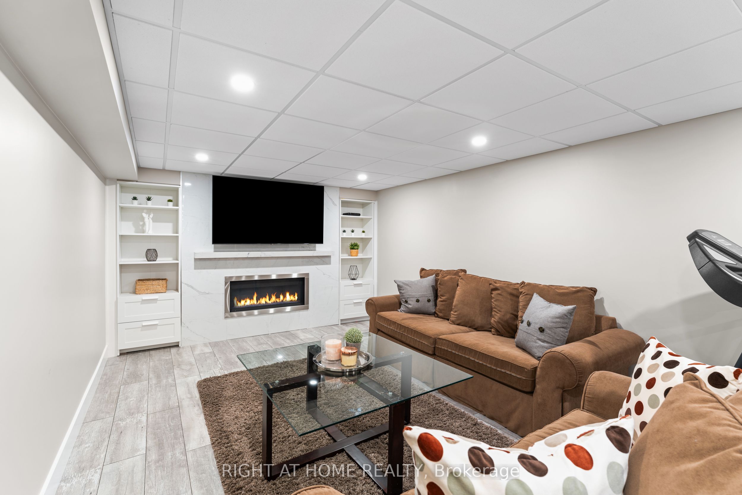 1357 Saginaw Crescent