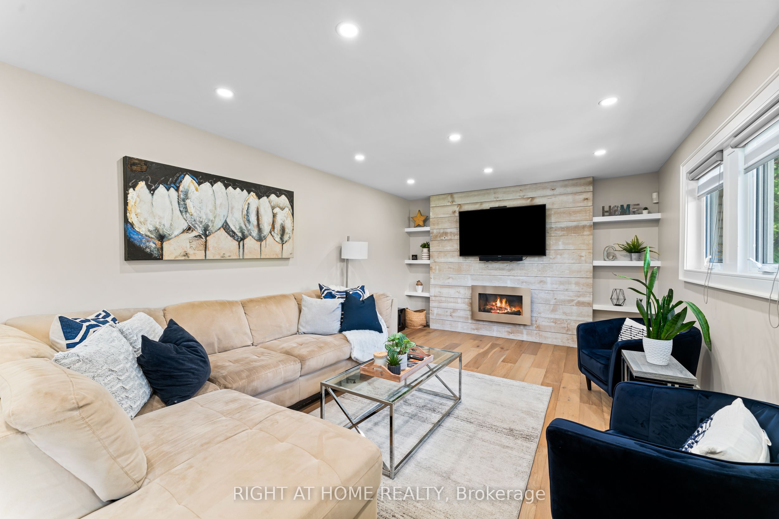 1357 Saginaw Crescent
