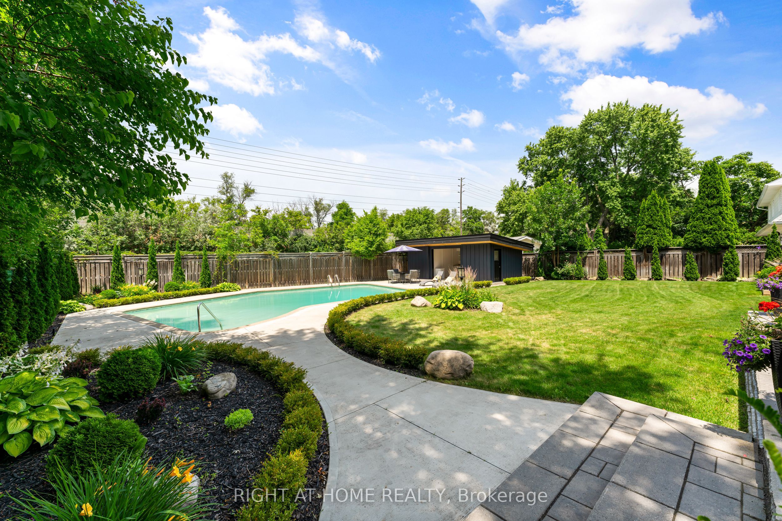 1357 Saginaw Crescent