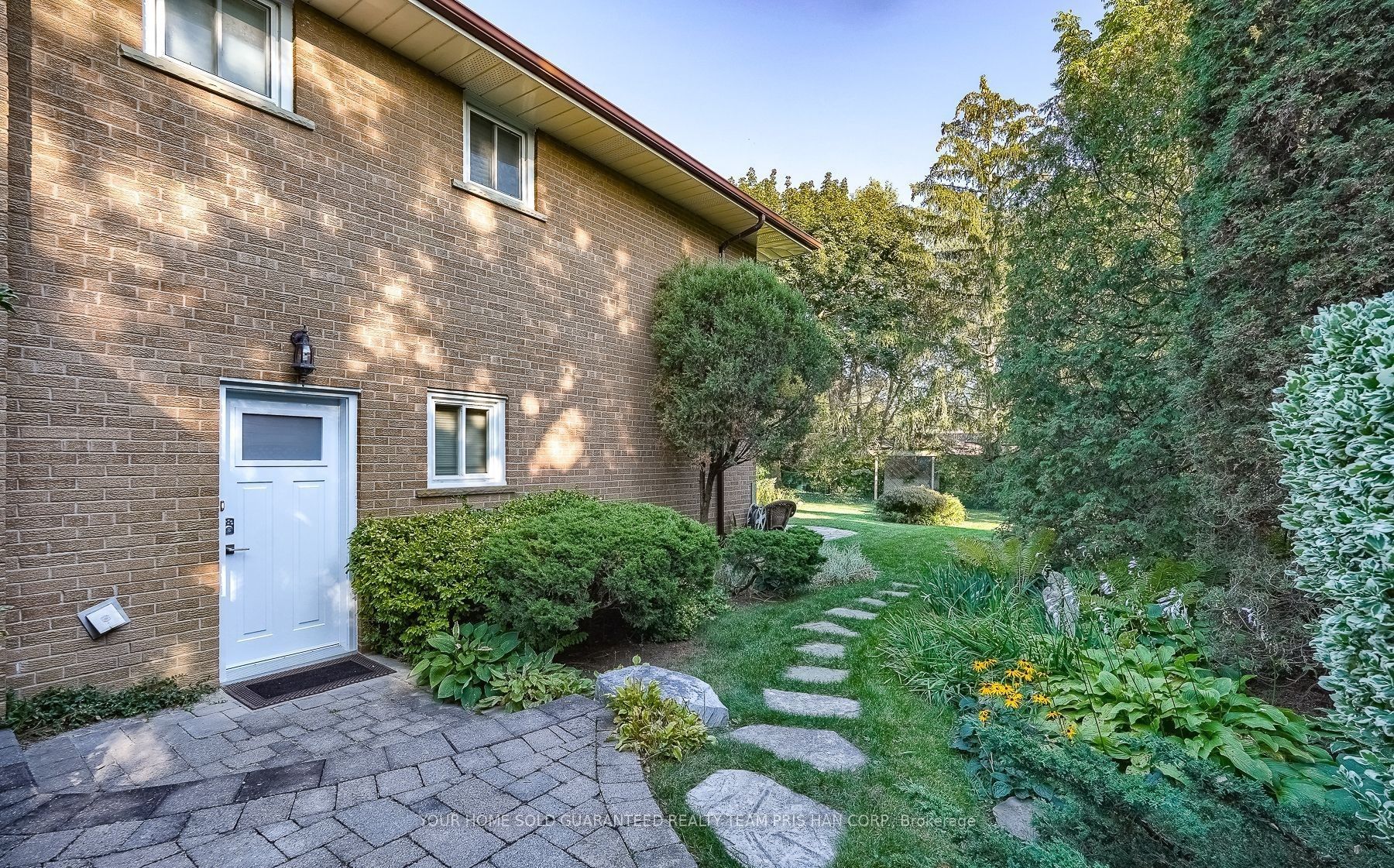 268 Mineola Road E