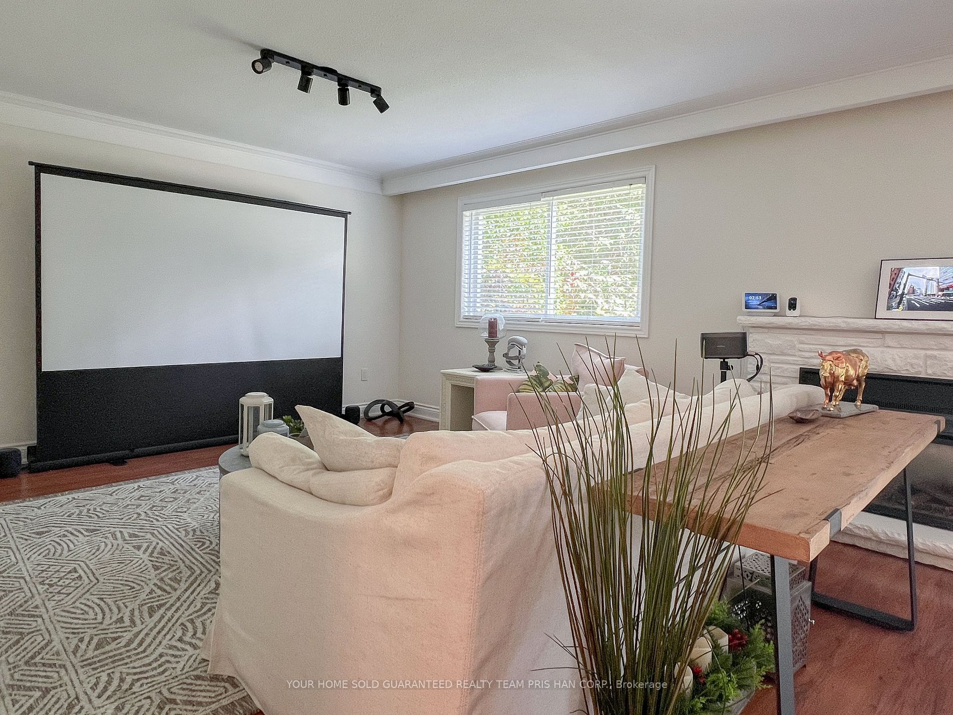 268 Mineola Road E