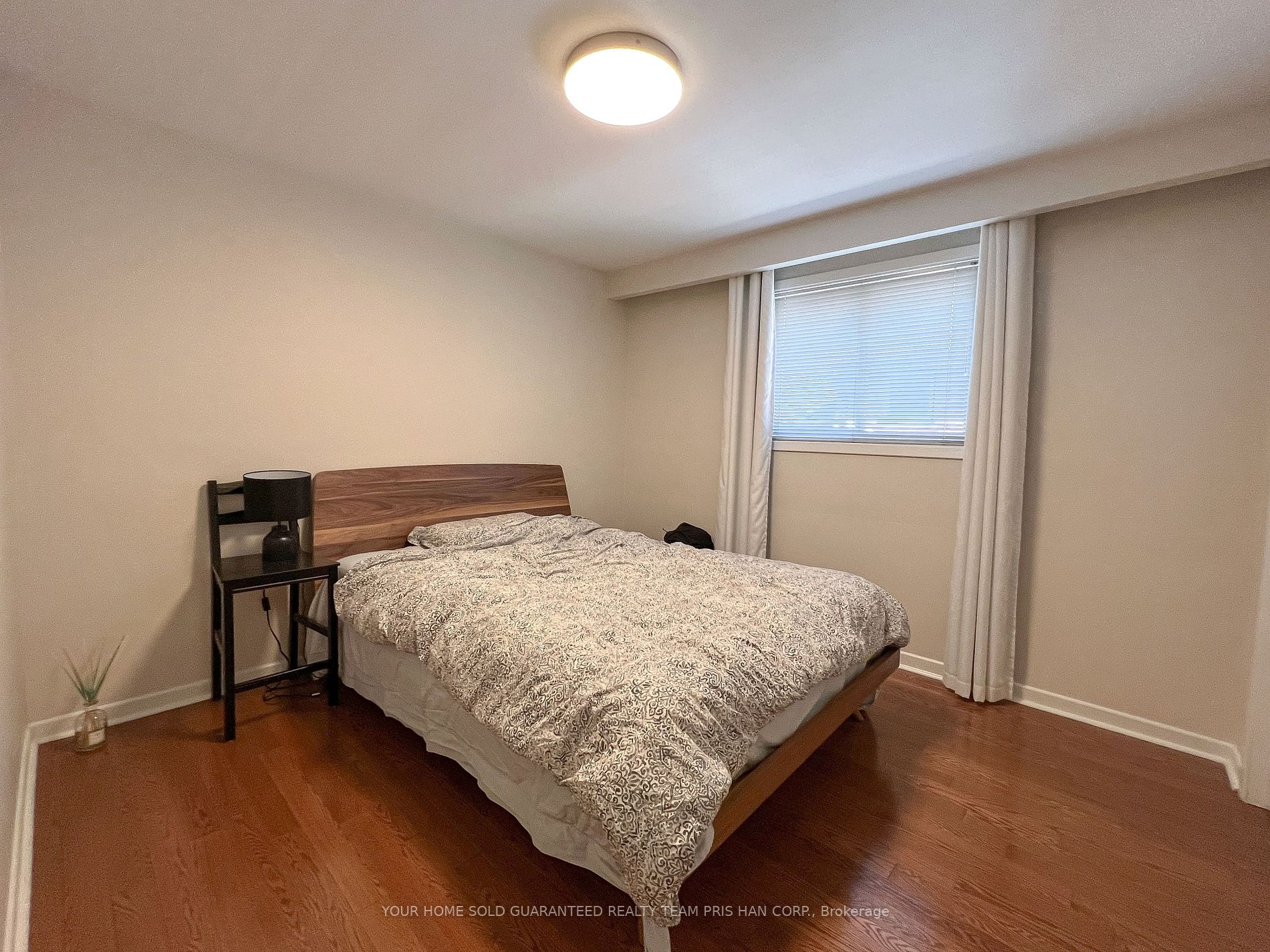 268 Mineola Road E