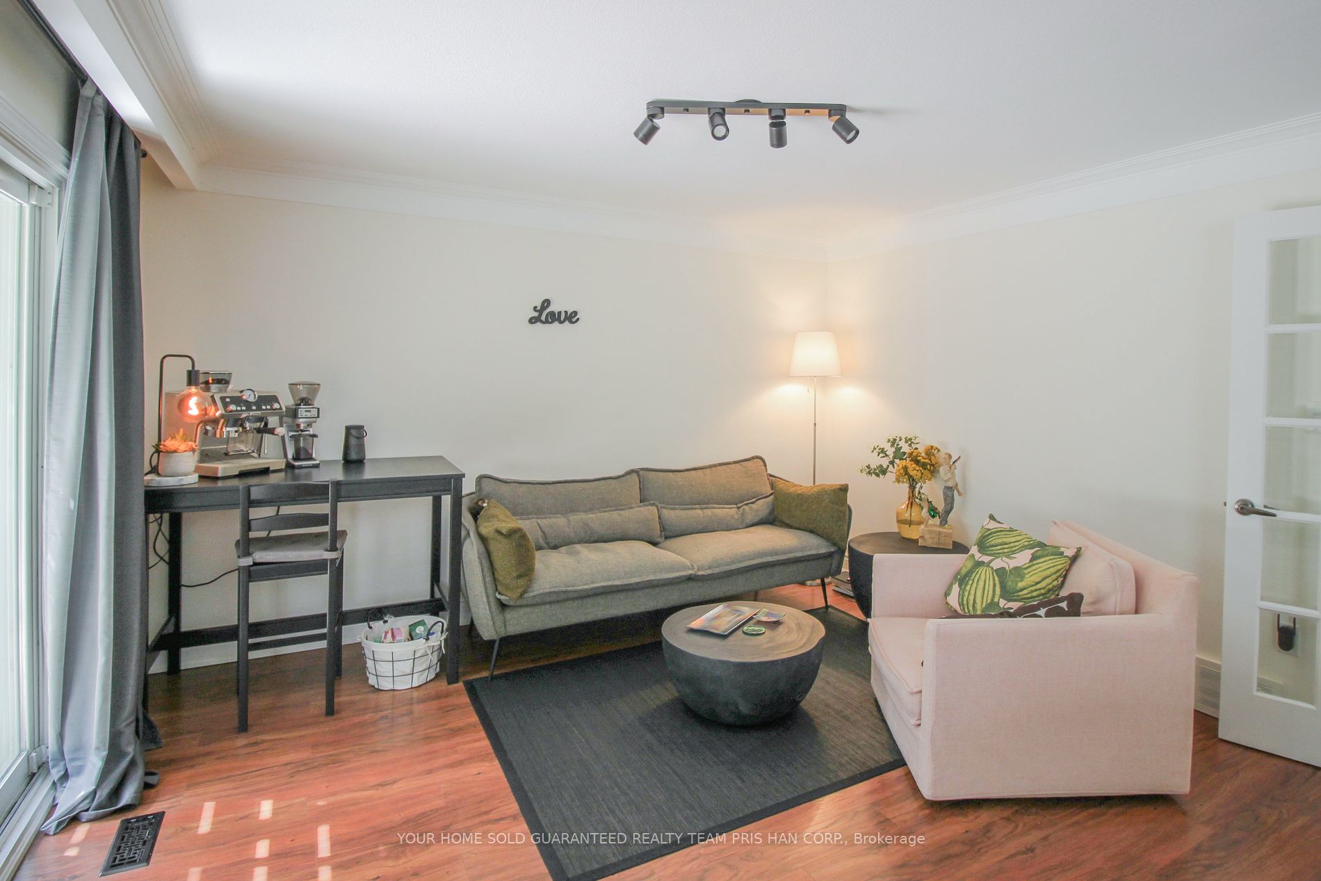 268 Mineola Road E