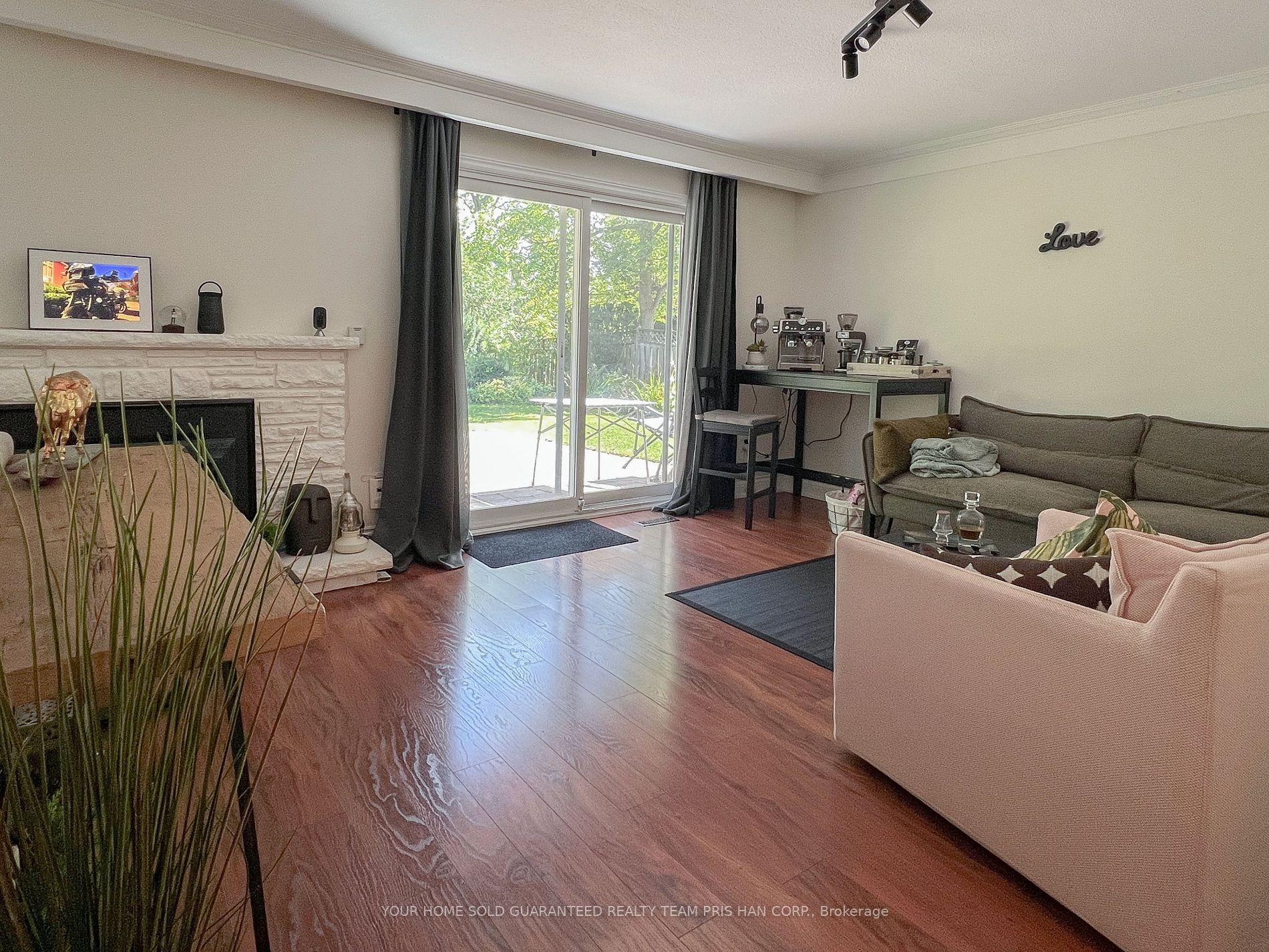 268 Mineola Road E