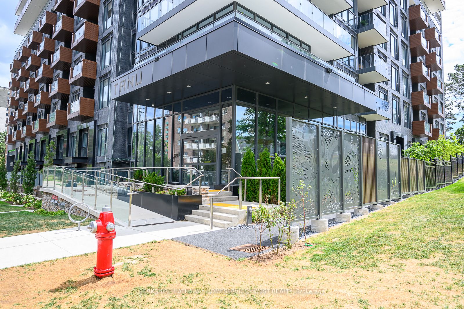 21 Park Street E #1009