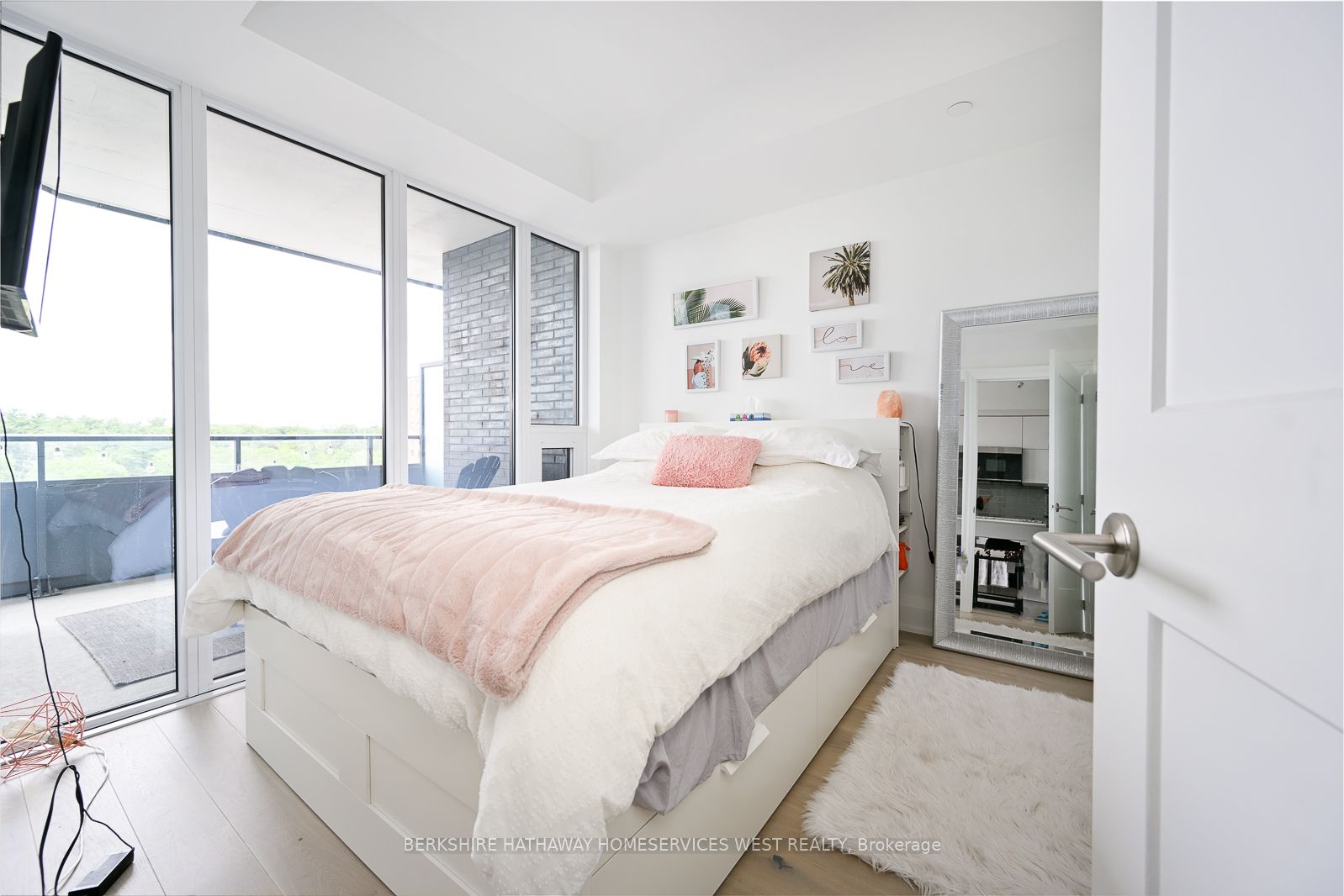 21 Park Street E #1009