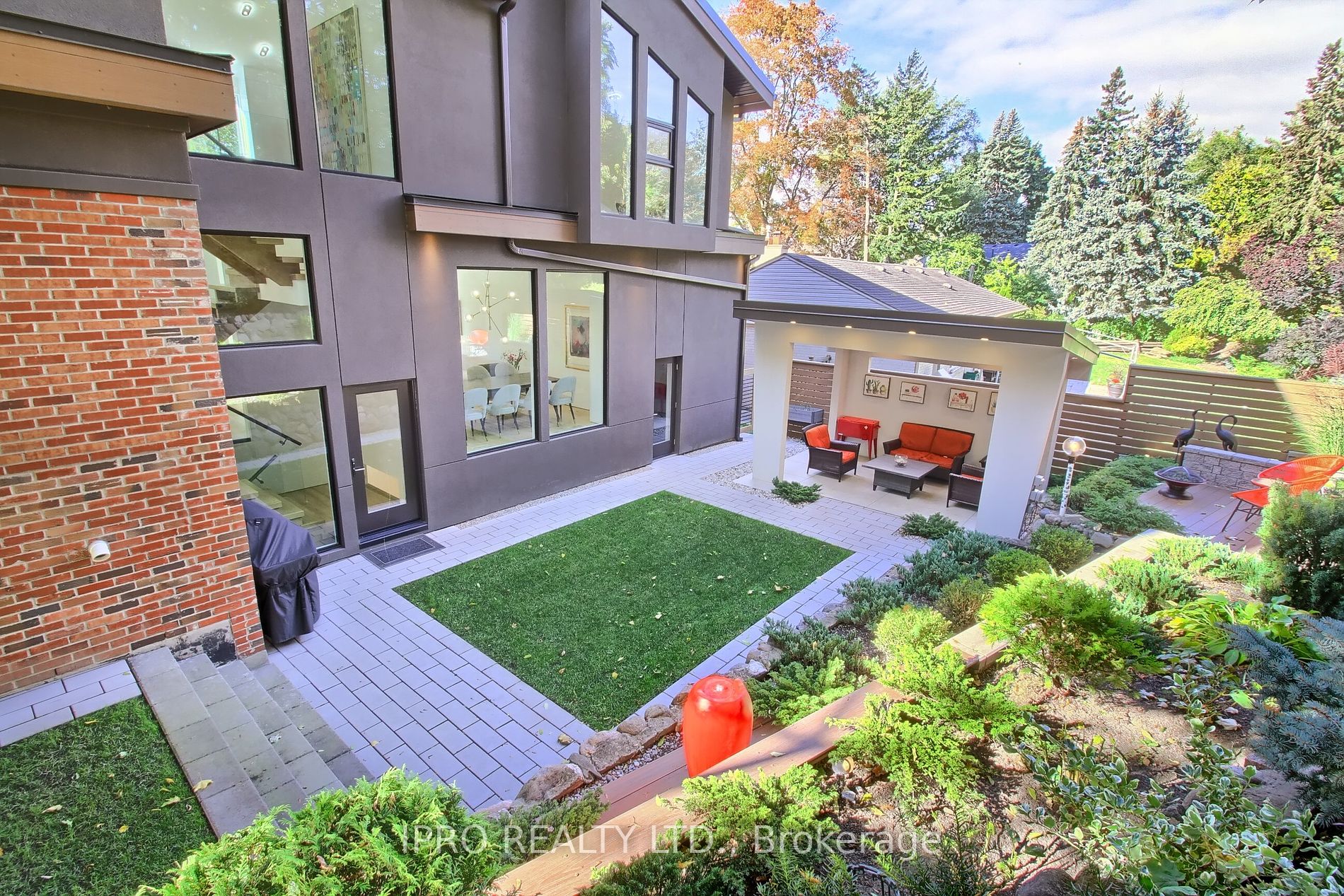 5 Hatton Court