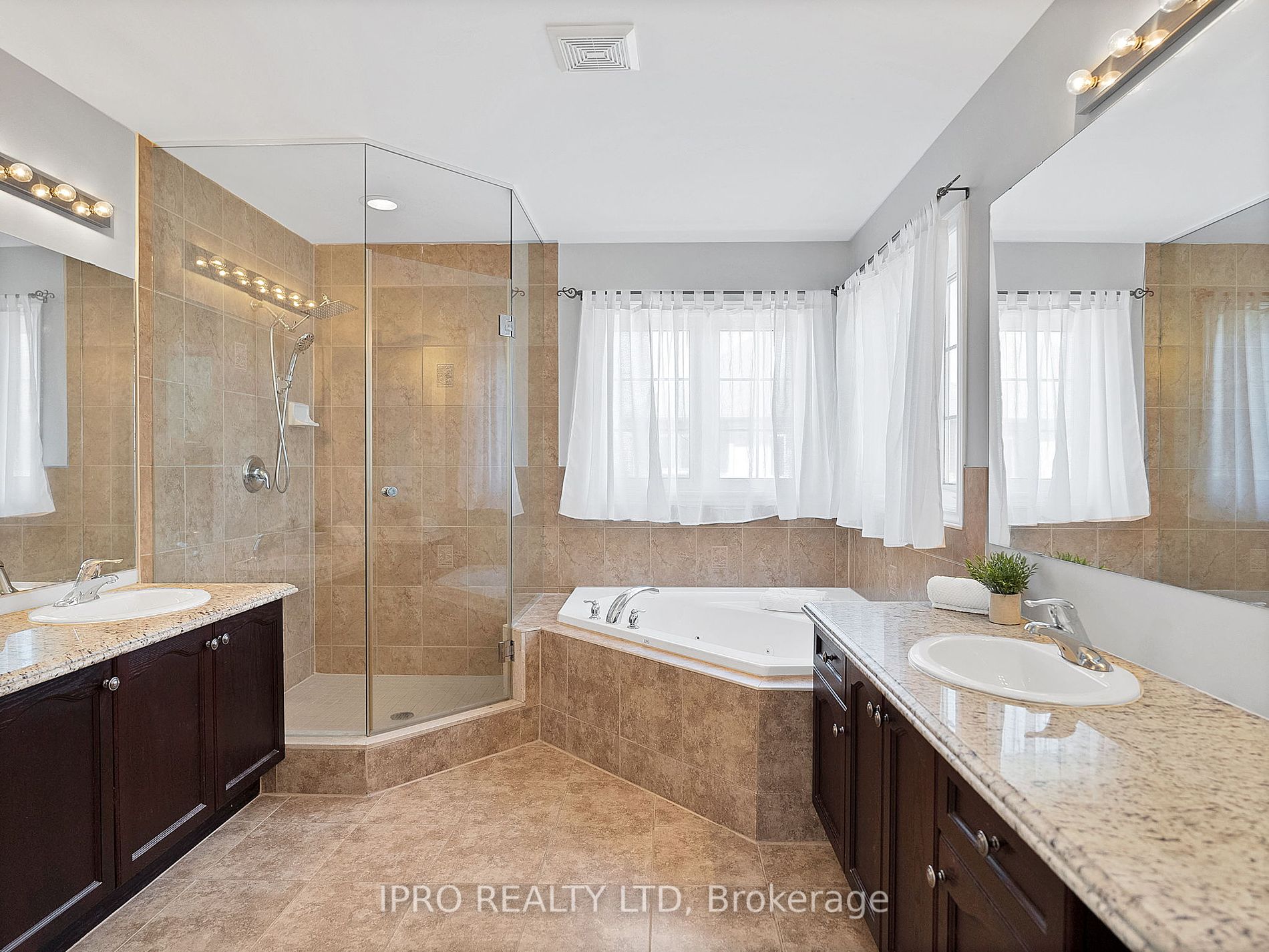 15 Oakhaven Road