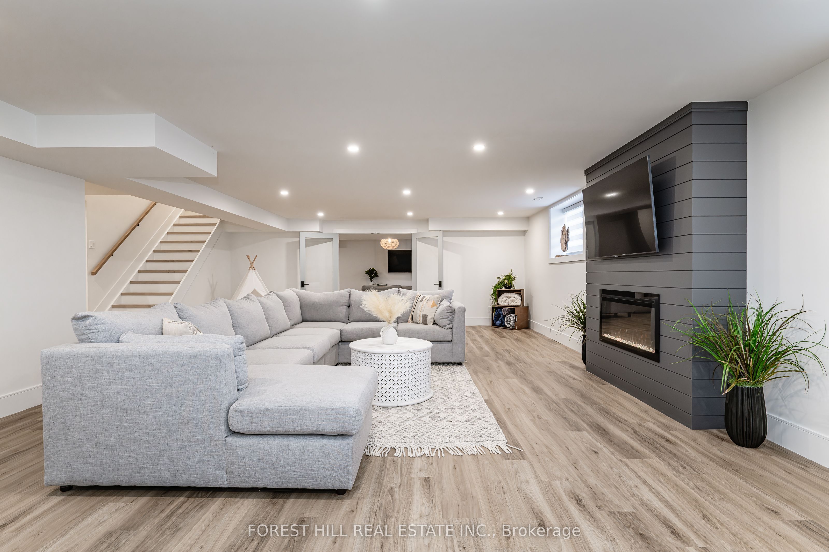2560 2 Side Road