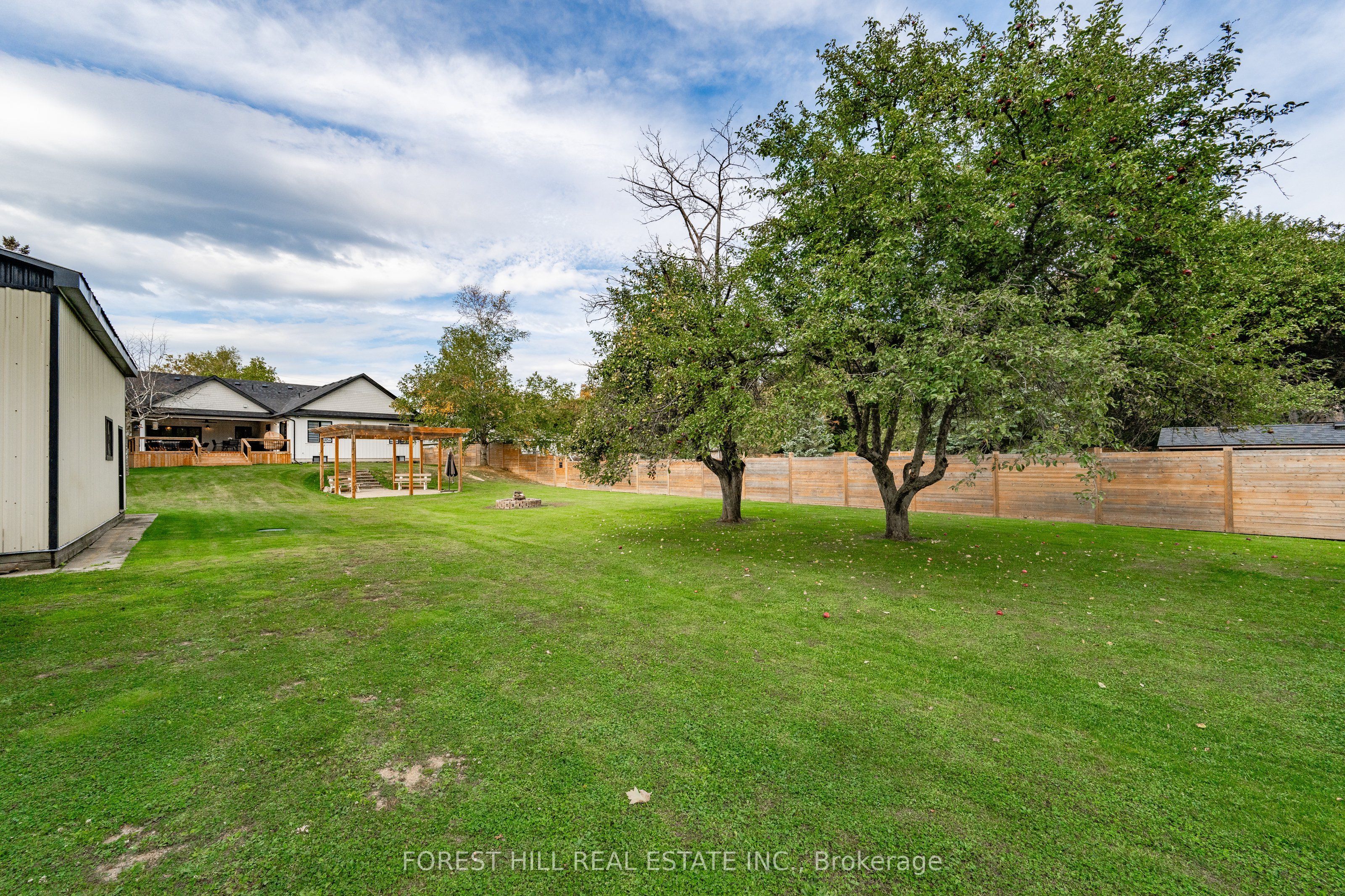 2560 2 Side Road