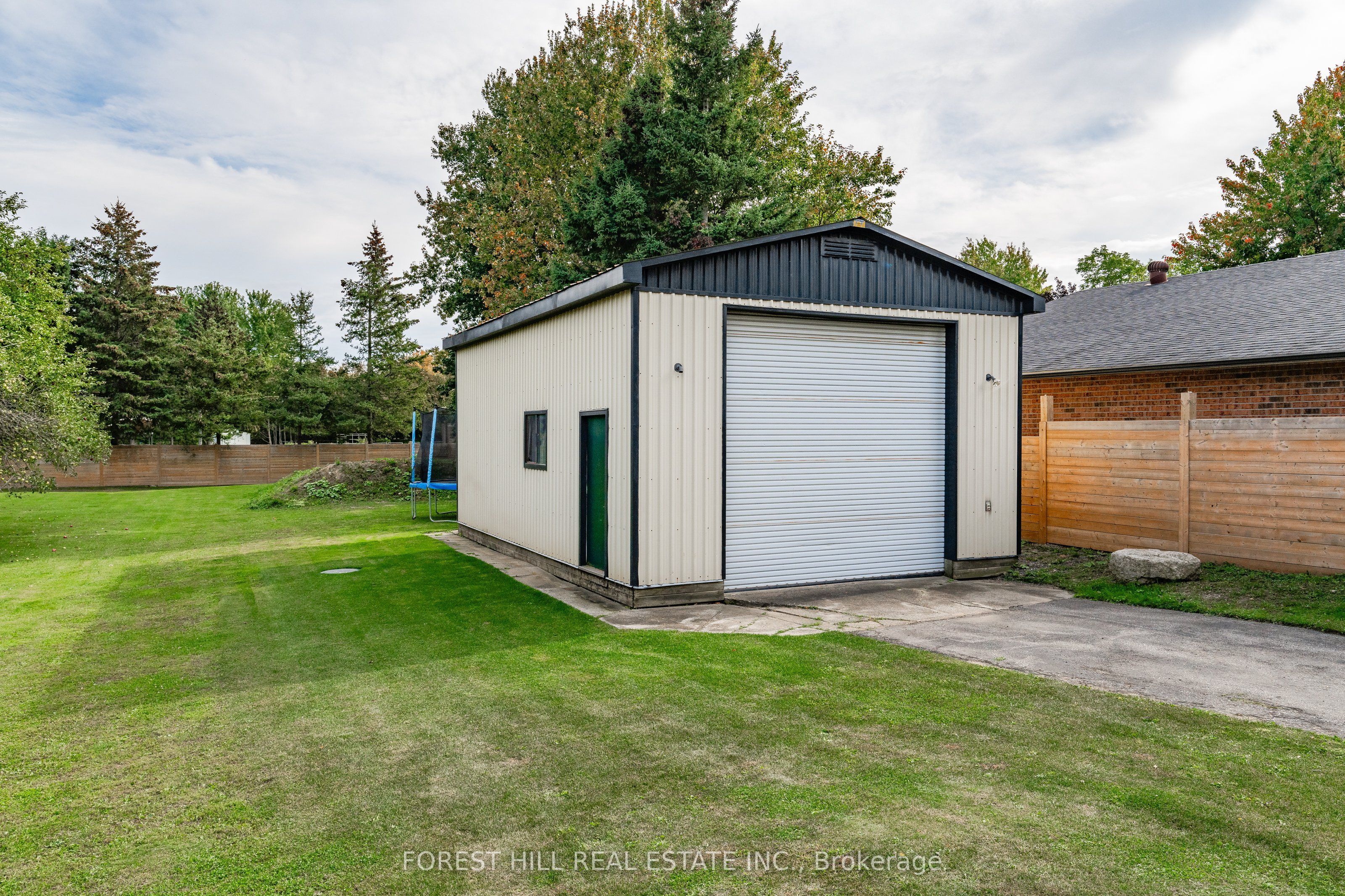 2560 2 Side Road