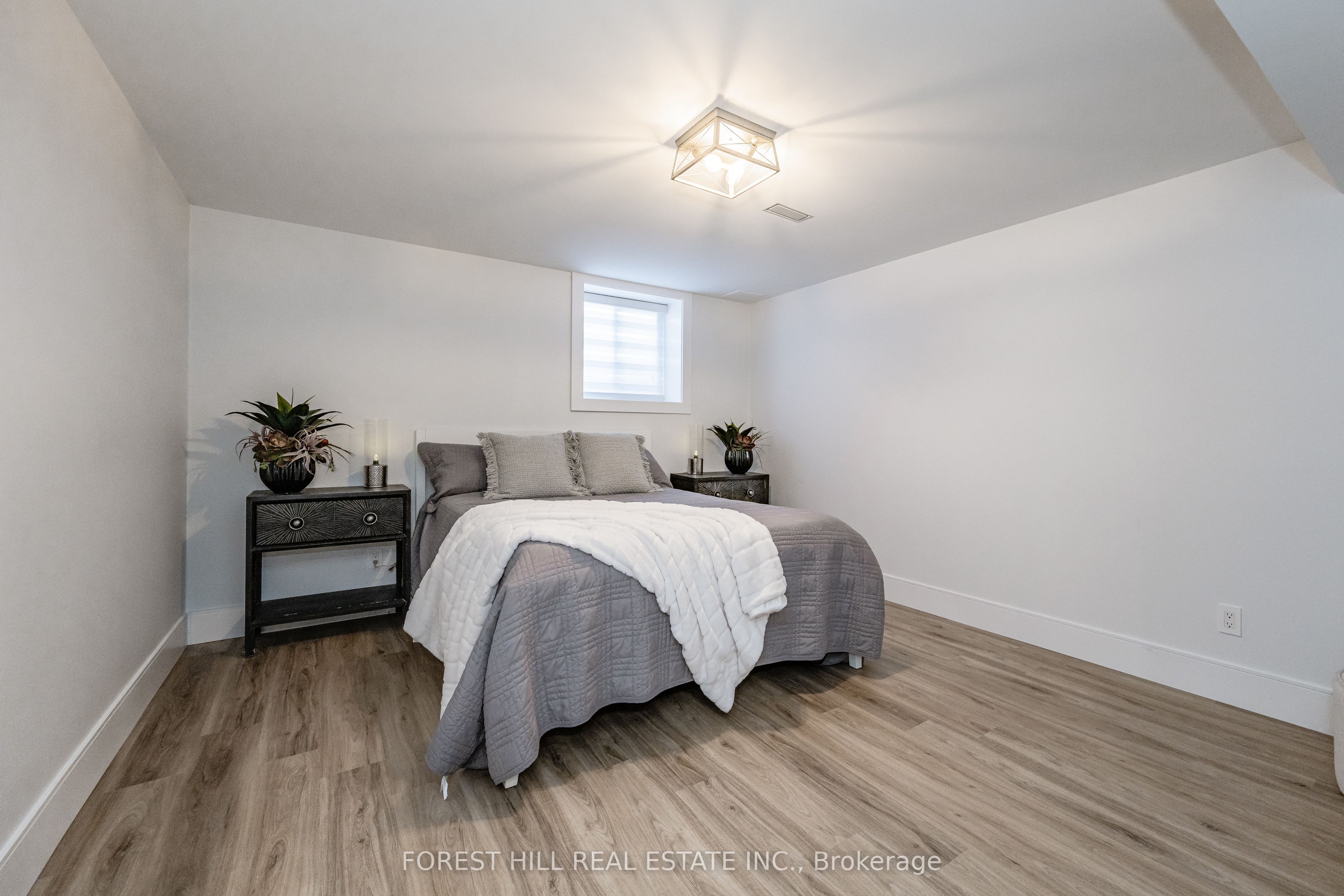 2560 2 Side Road