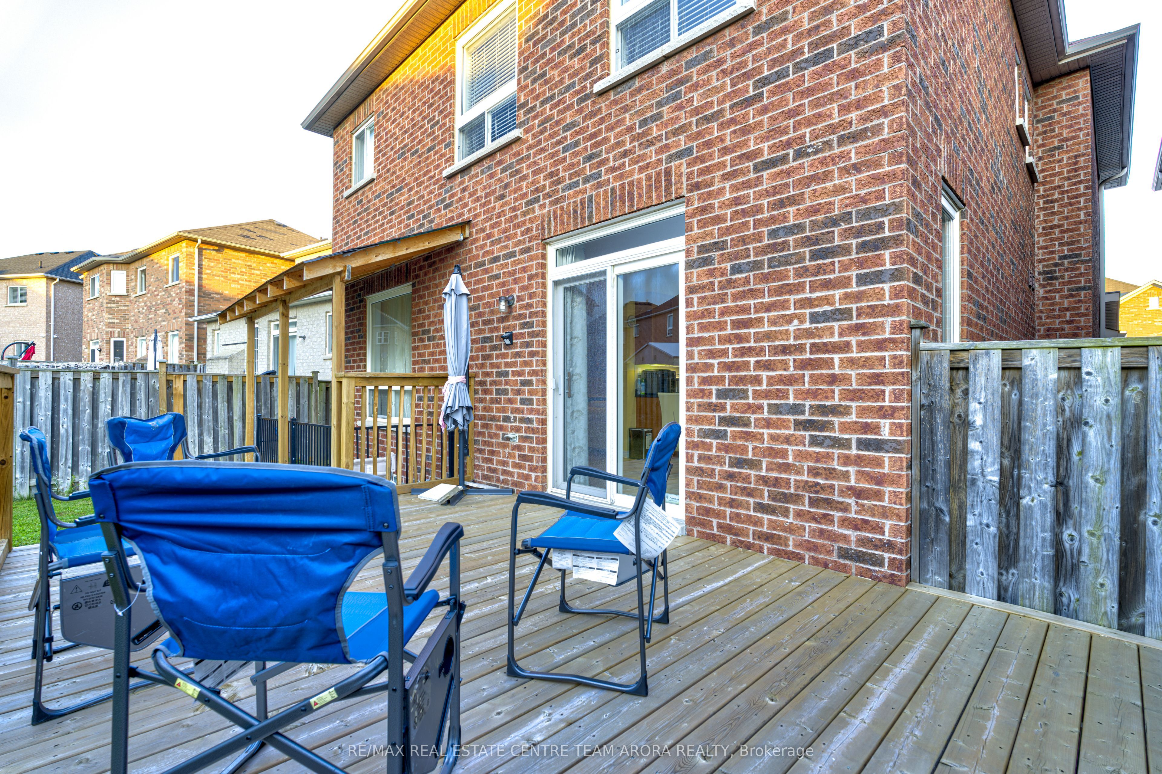 10 Pergola Way