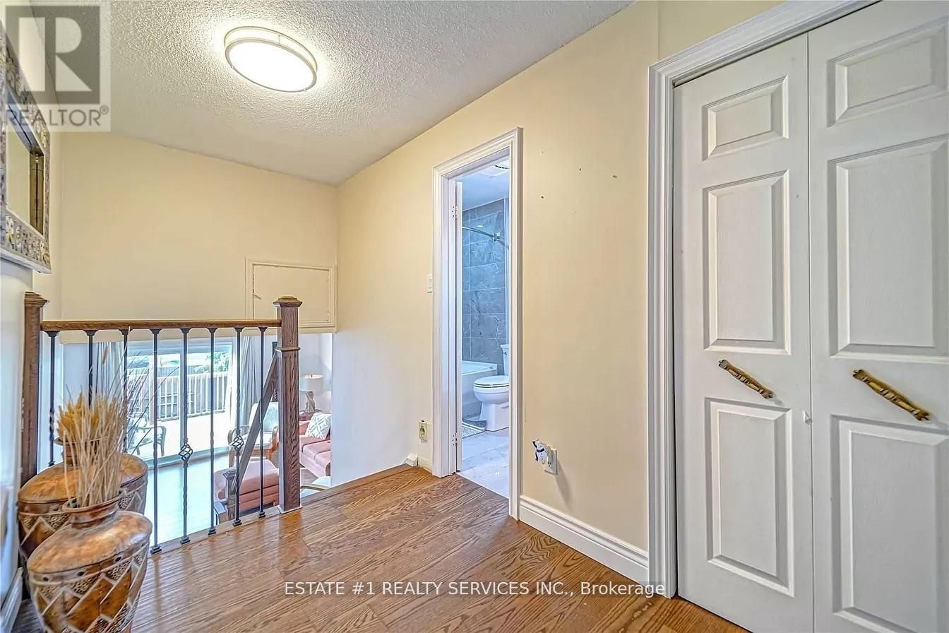 84 Simmons Boulevard