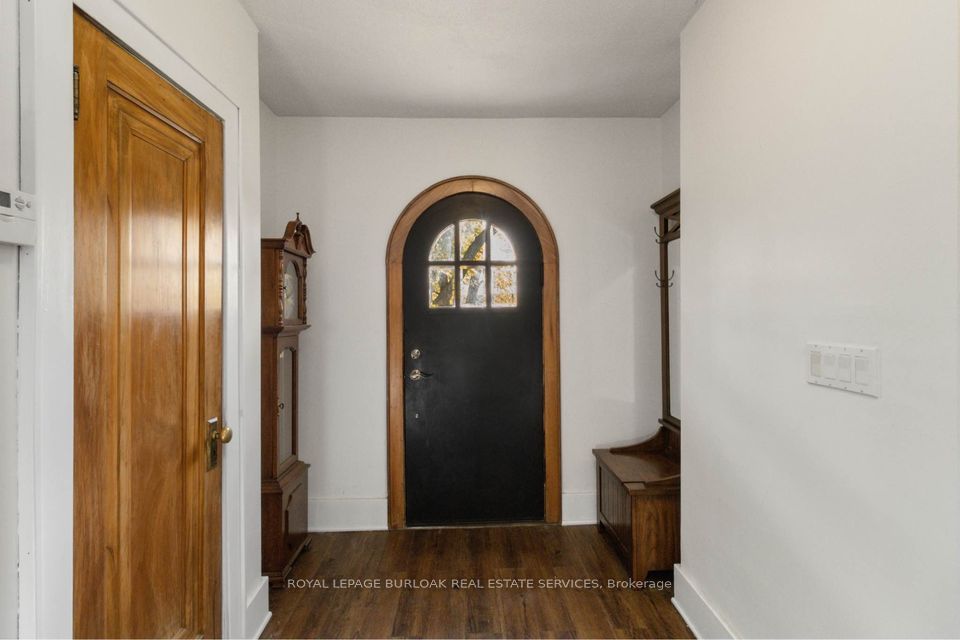 295 Plains Road W