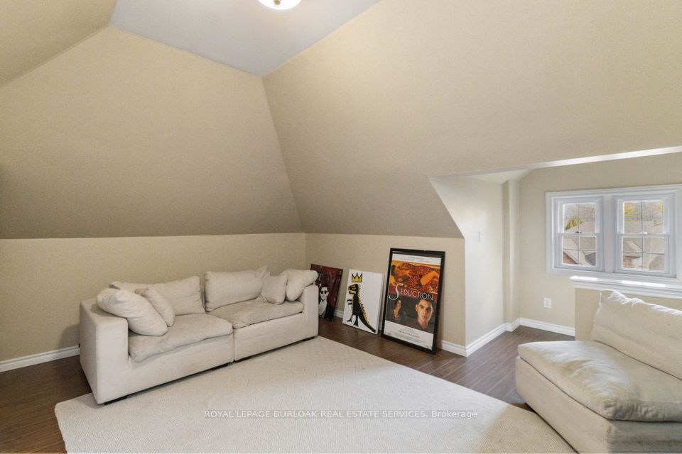 295 Plains Road W
