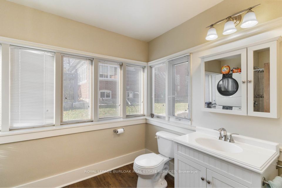 295 Plains Road W