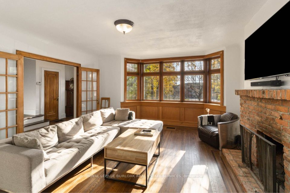 295 Plains Road W