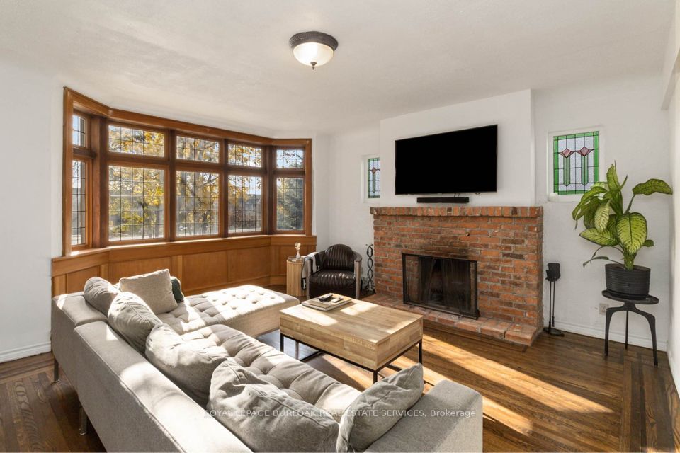 295 Plains Road W